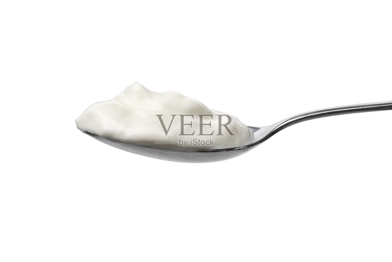 金属勺配希腊酸奶，白色背景照片摄影图片