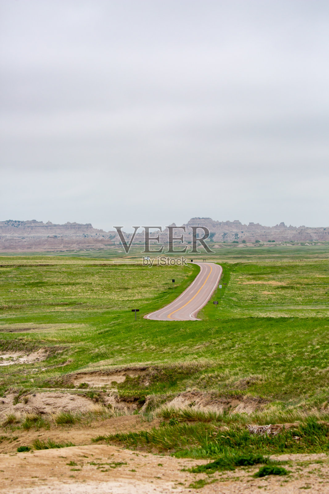 南达科塔州的荒地国家公园，有荒地环路，240号高速公路照片摄影图片