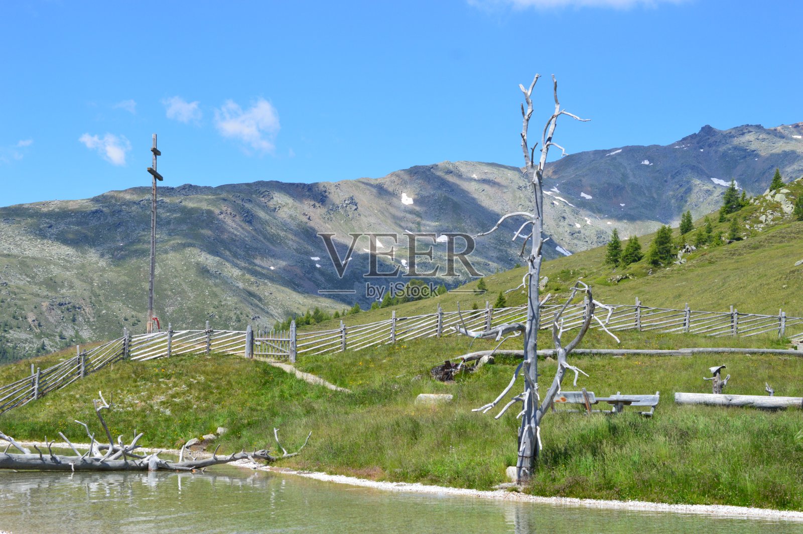 阳光普照的南蒂罗尔景色优美照片摄影图片