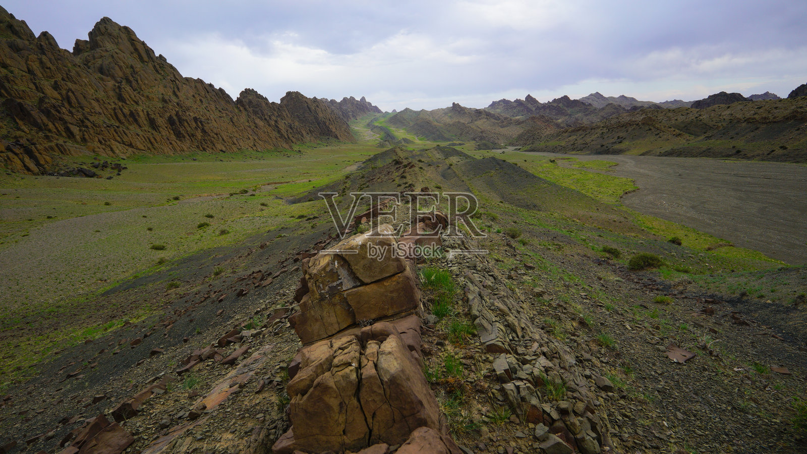蒙古的日落山景照片摄影图片
