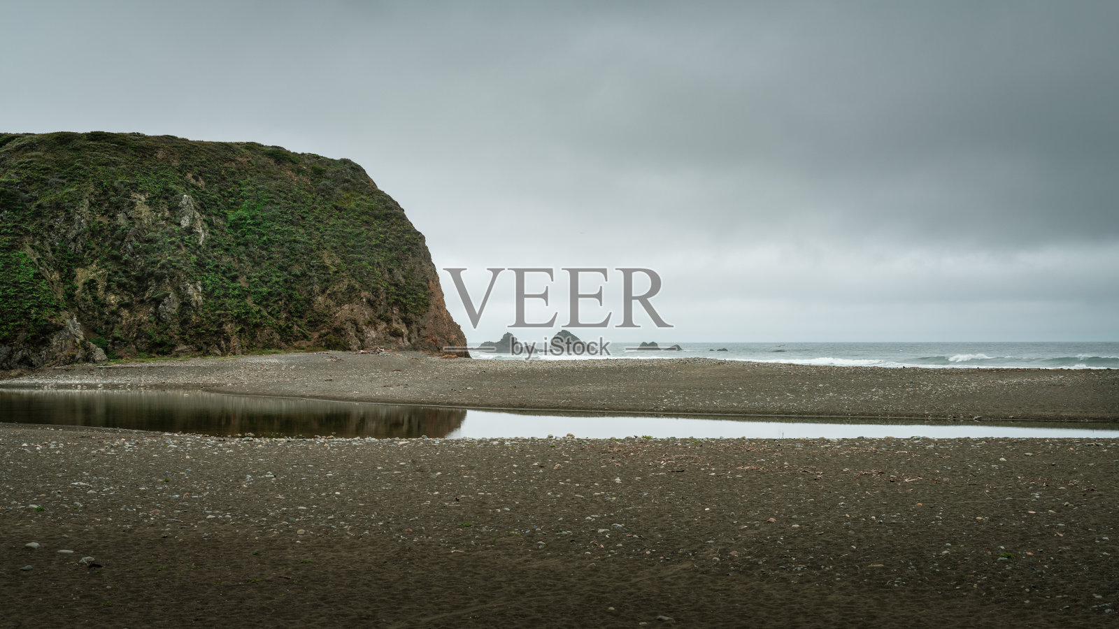 海岸点与海滩和湖照片摄影图片