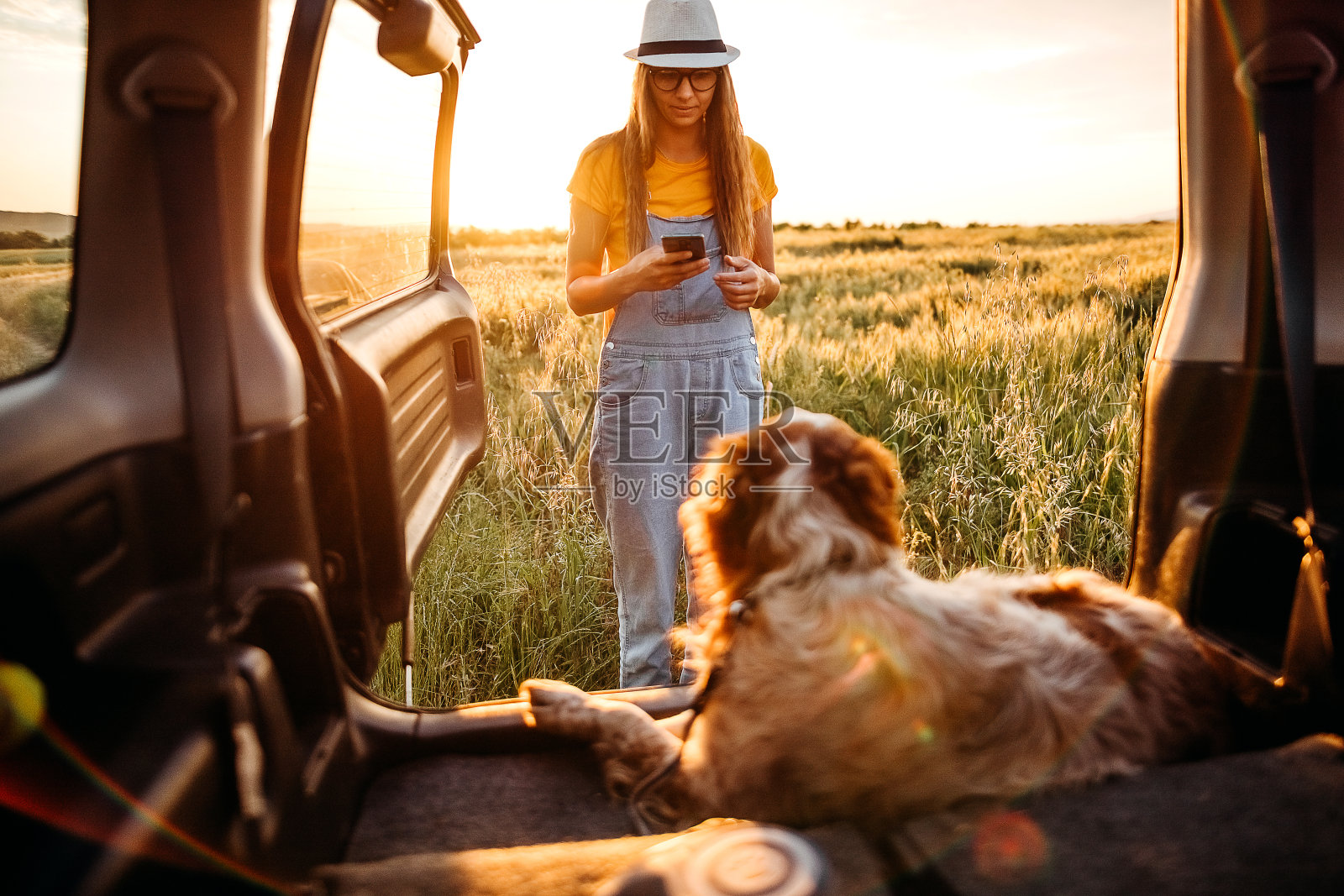 摆个姿势，我给你拍照照片摄影图片