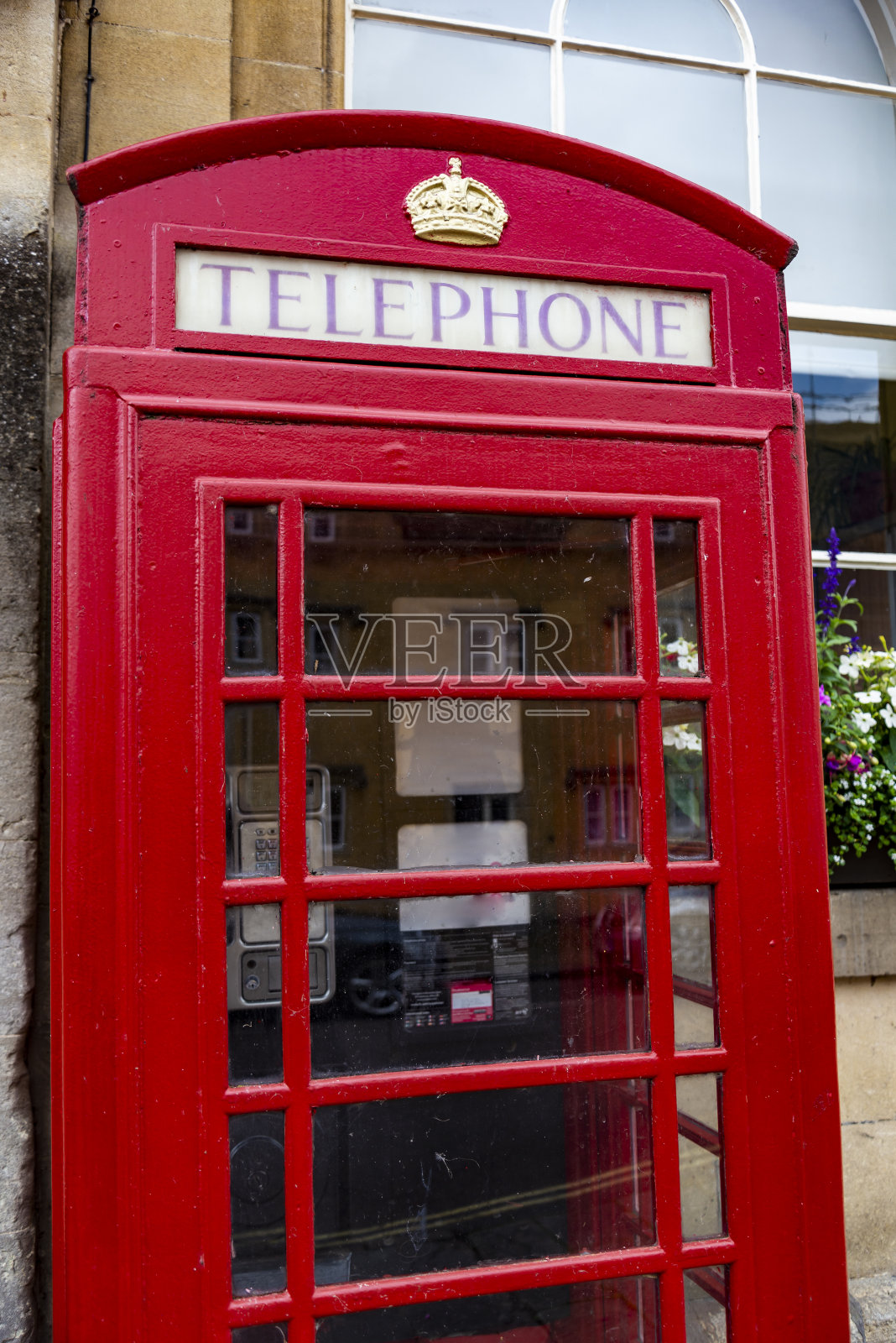 英国南部的红色电话靴照片摄影图片