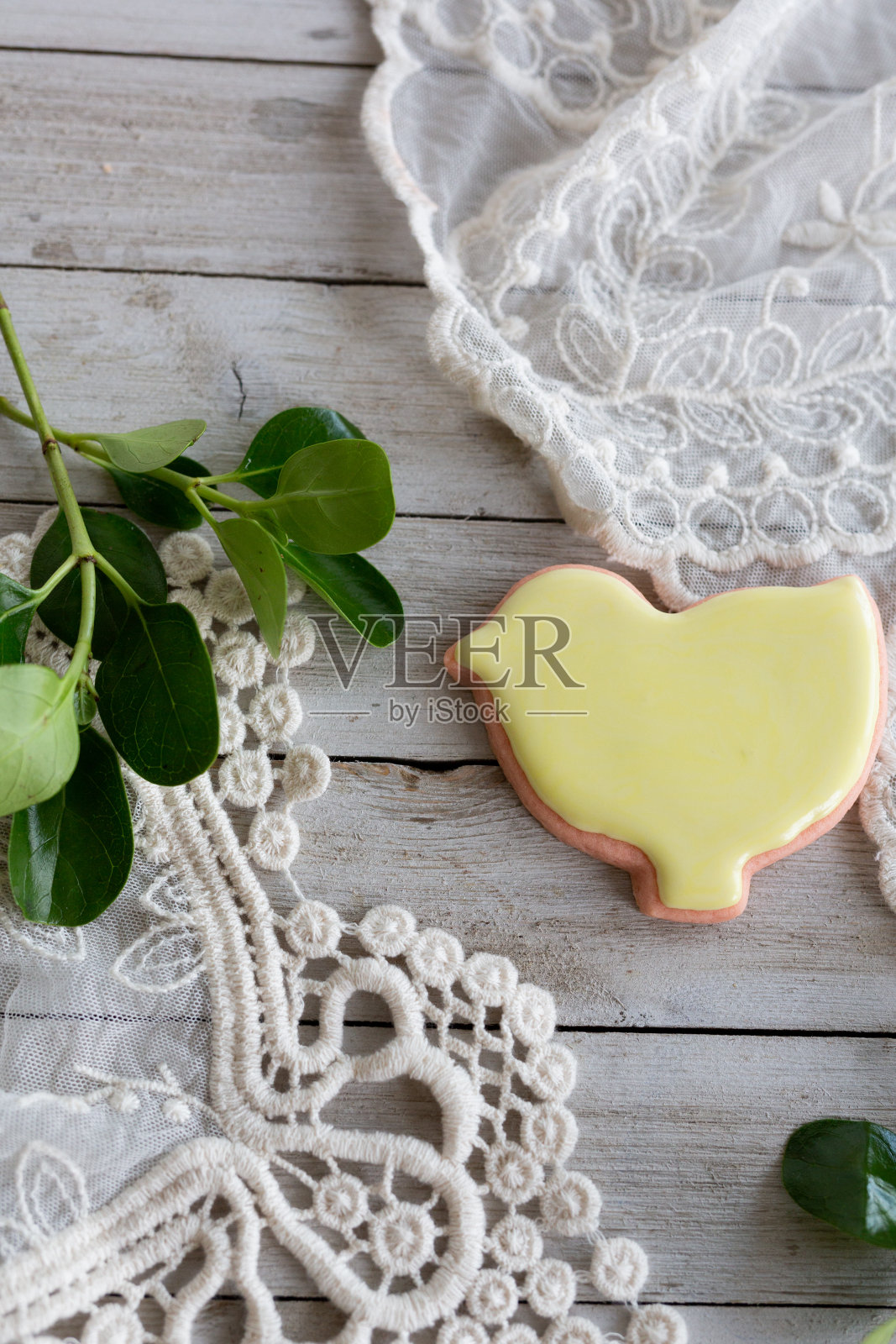 粉色复活节形状的糖霜糖饼干照片摄影图片