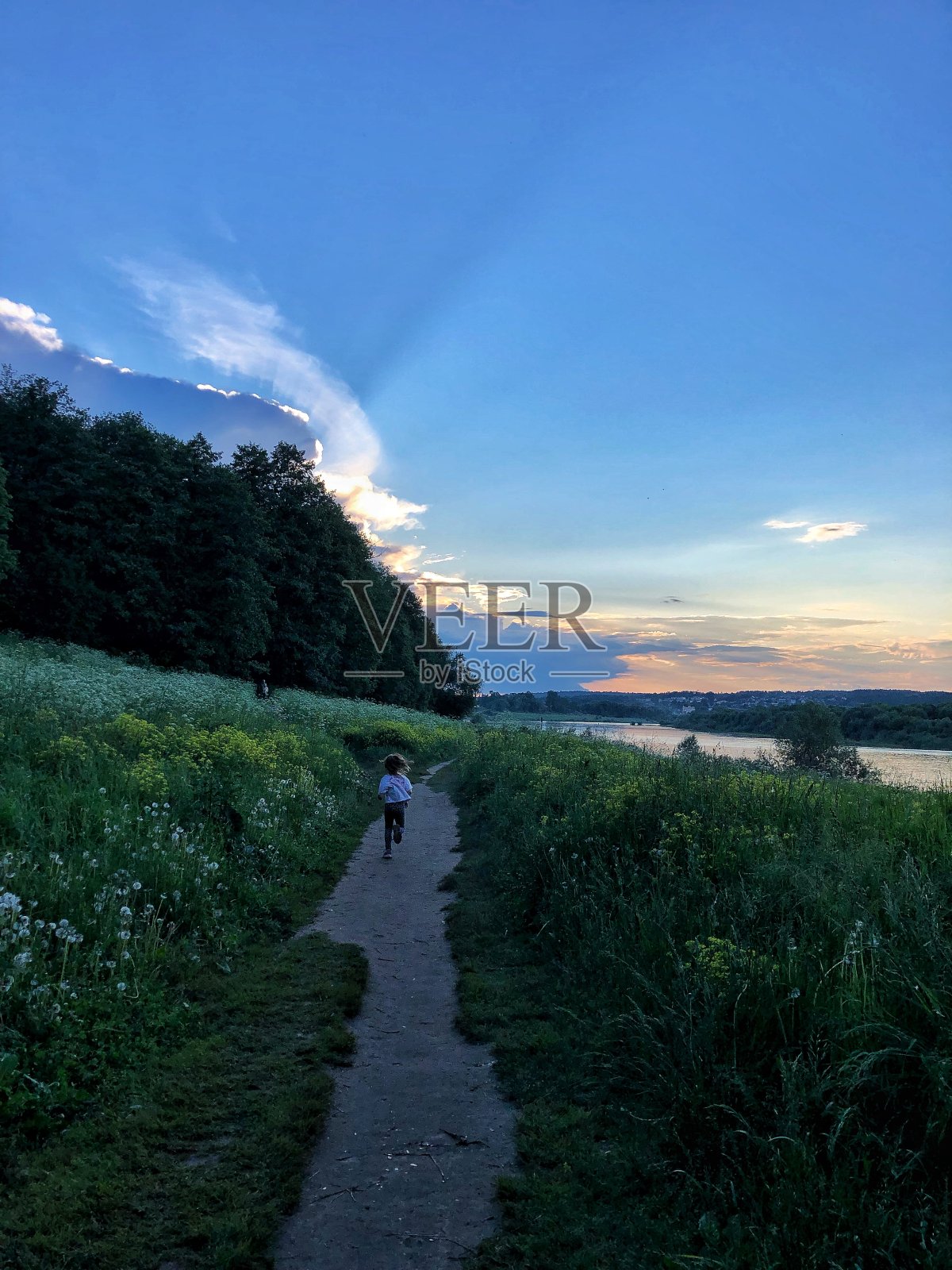 河上的日落照片摄影图片