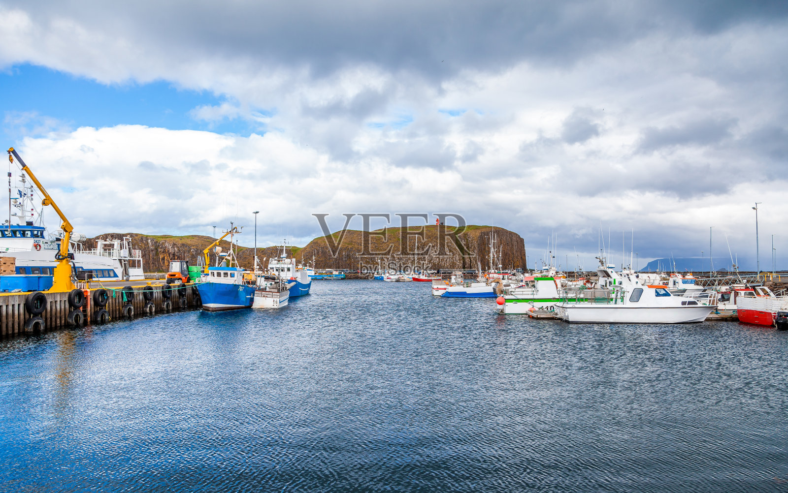 一个小港口的全景照片摄影图片