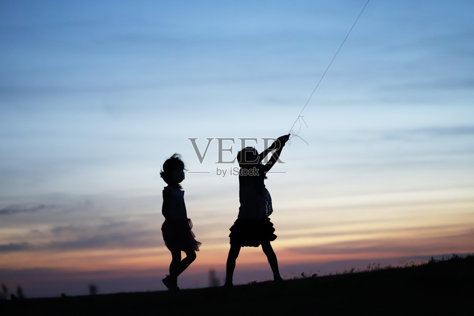 父女的剪影照片摄影图片