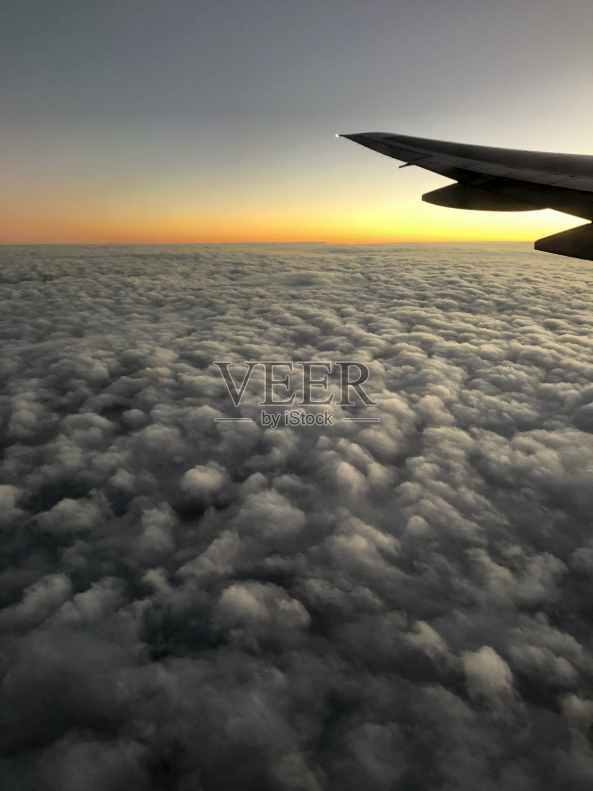 窗外的英国落日照片摄影图片