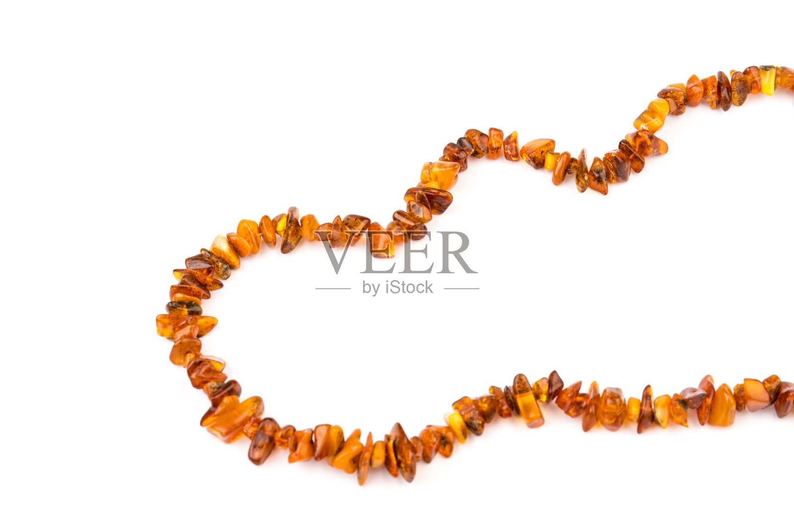 波罗的海项链天然抛光透明蜂蜜豪华琥珀珠子内含白色。近距离选择软焦点。空间的文本照片摄影图片
