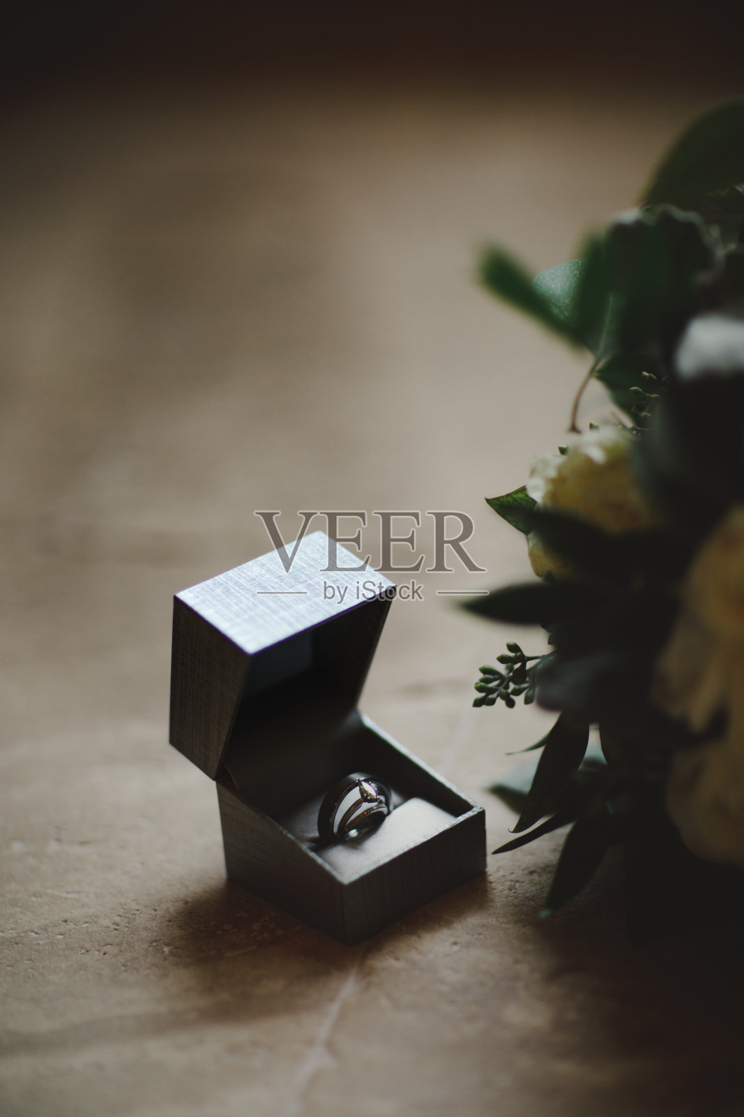 新娘钻石戒指照片摄影图片