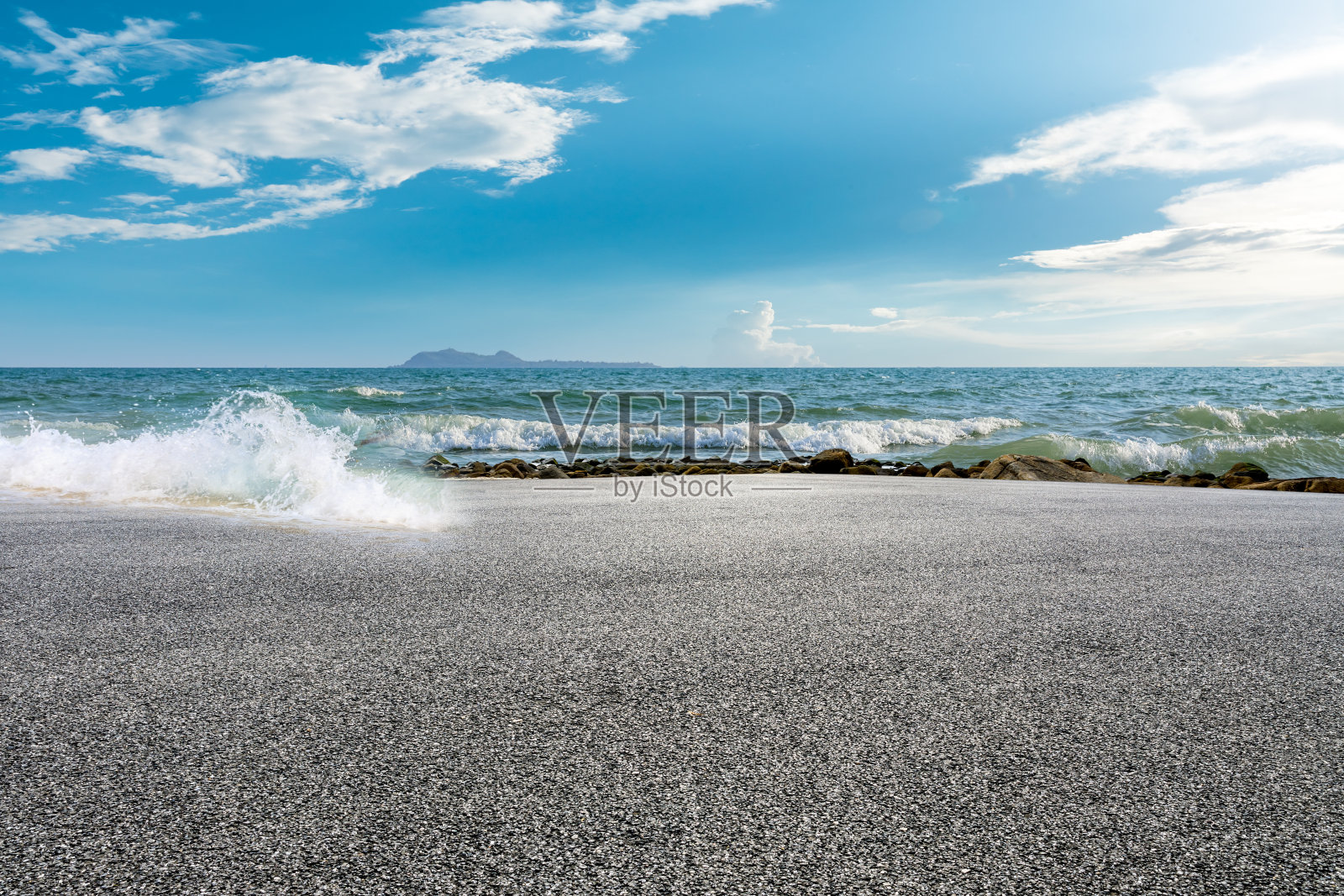 柏油路和美丽的海滨风光。照片摄影图片