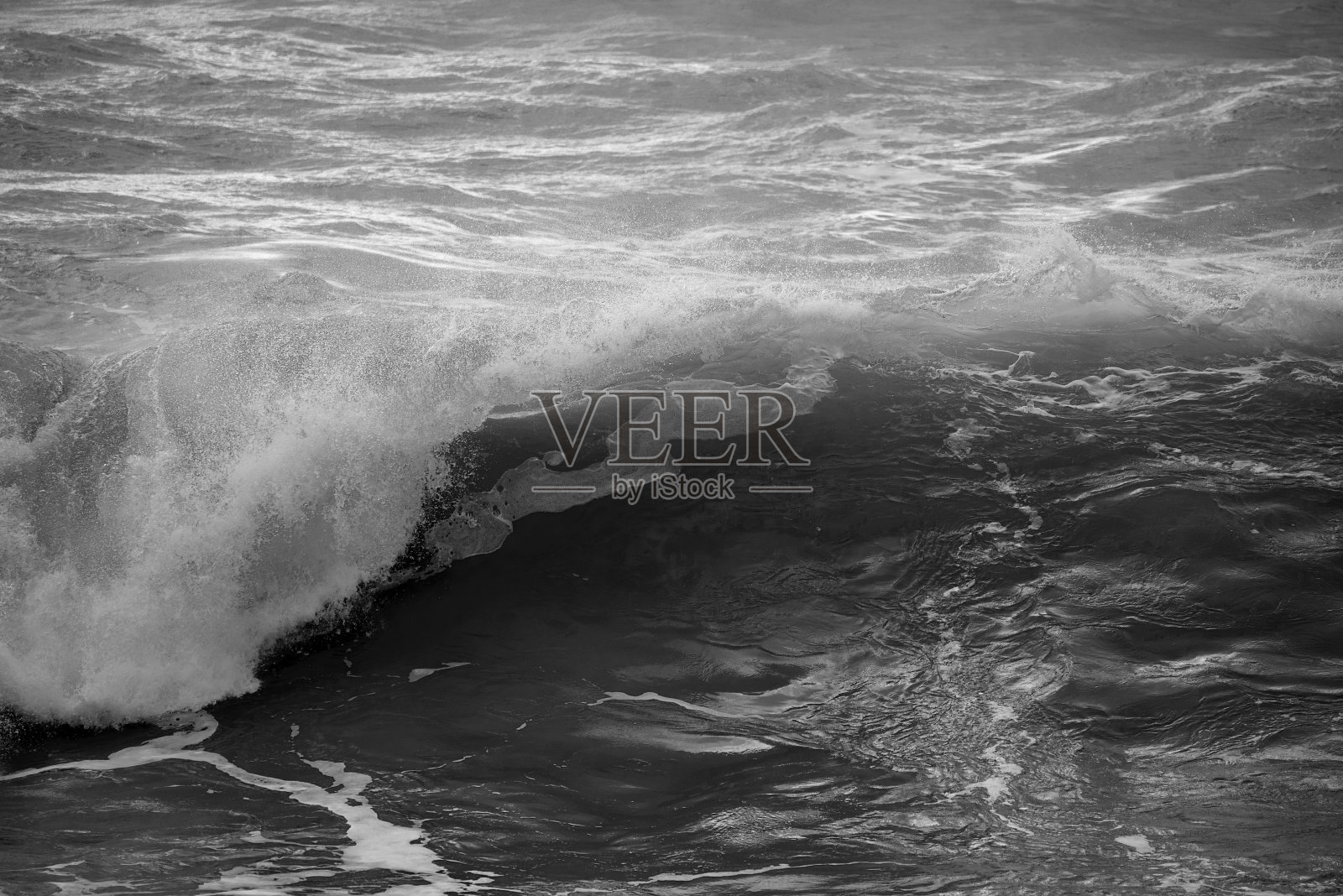 美丽的黑色戏剧性调的美术海景图像在英格兰德文在大西洋的破浪照片摄影图片