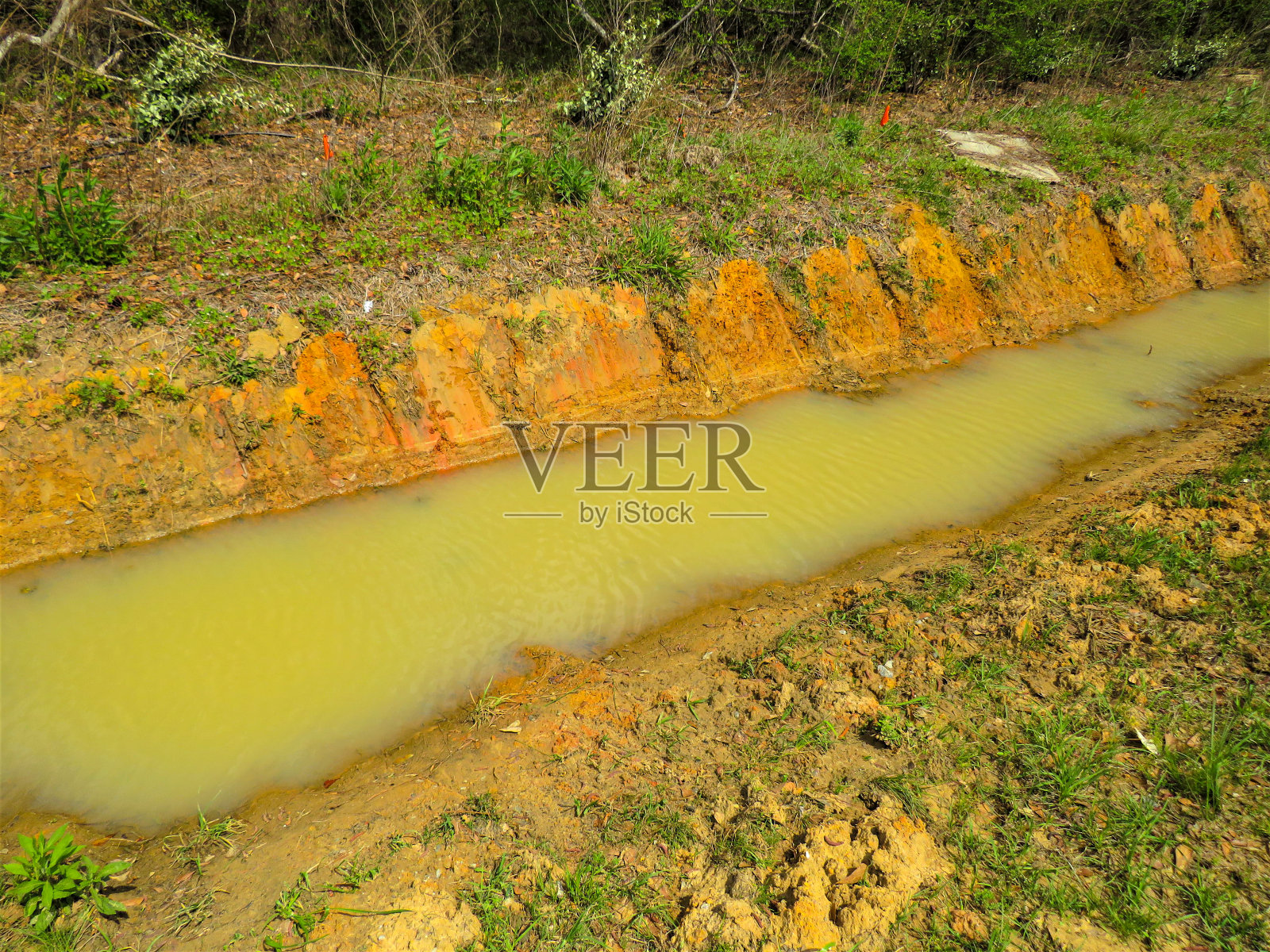 新启用的排水渠照片摄影图片