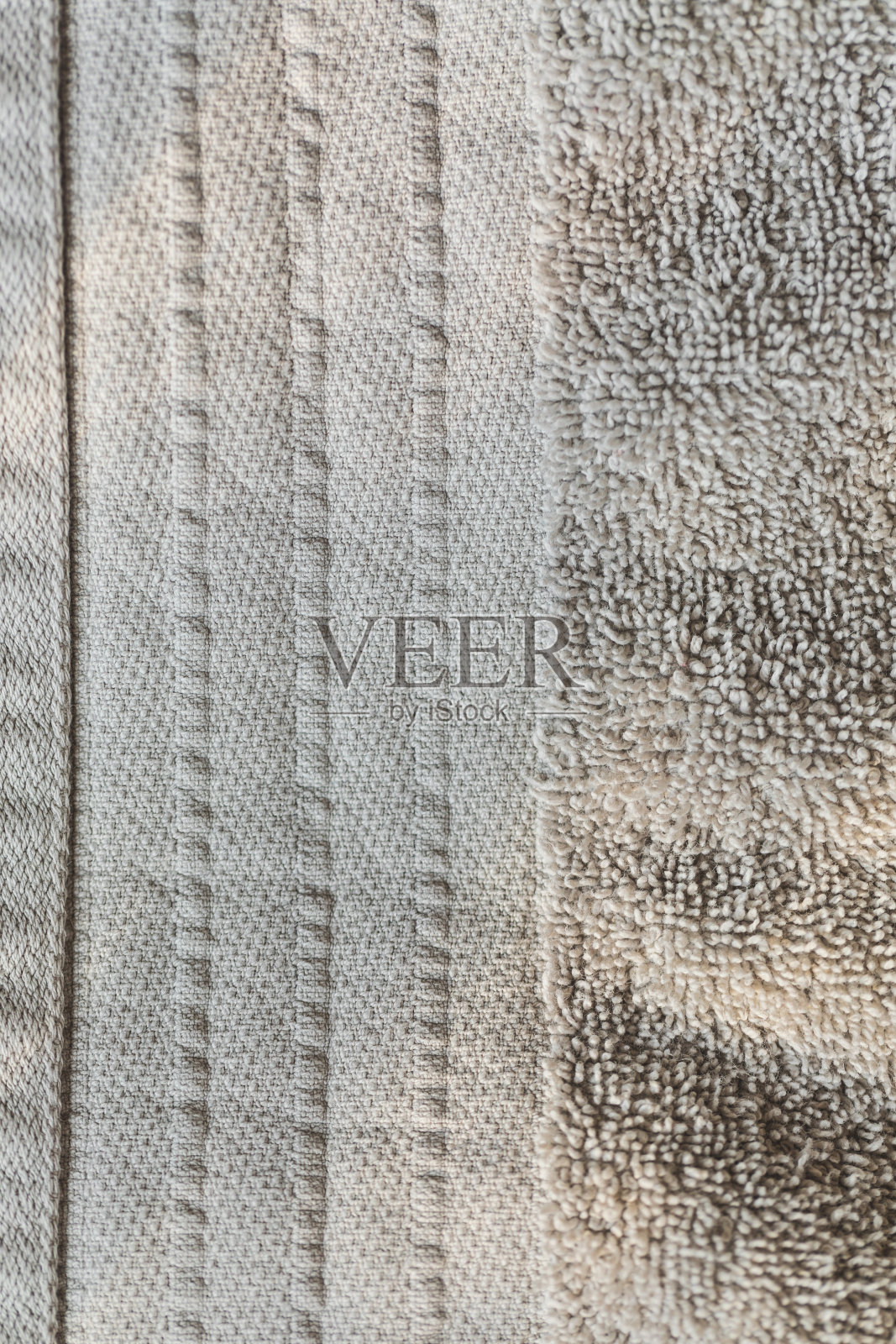 折叠毛巾布毛巾，毛巾背景，关闭毛巾布毛巾在米色中性的自然颜色照片摄影图片