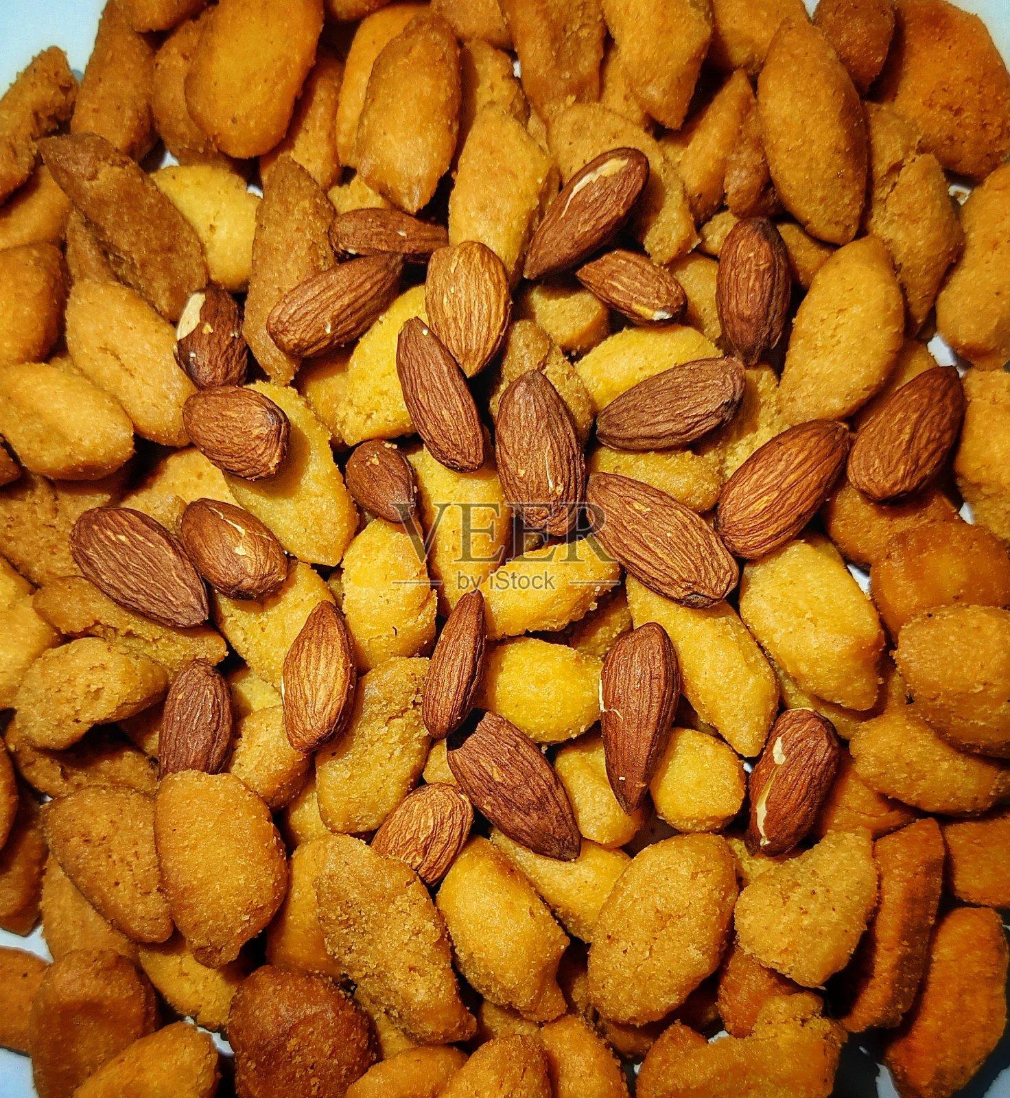 克塔邦籽饼上放杏仁照片摄影图片