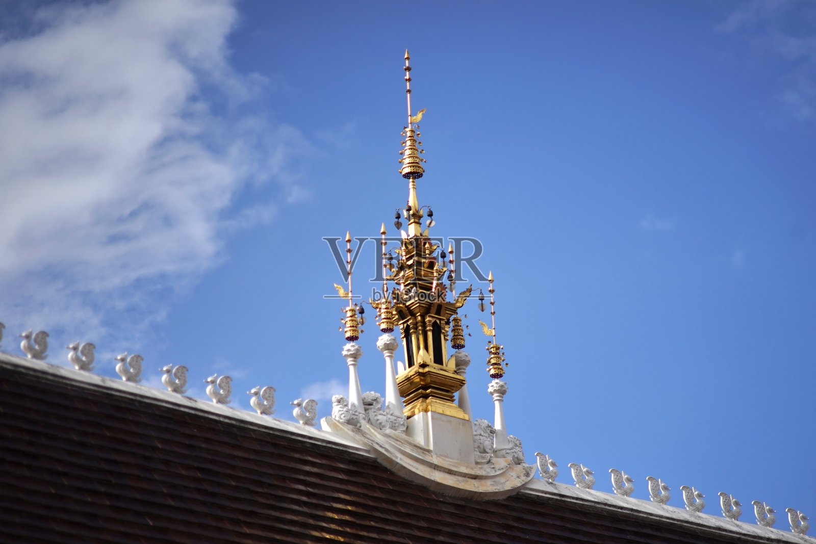 在泰国清迈的Inthakhin Sadue Mueang寺的顶部照片摄影图片