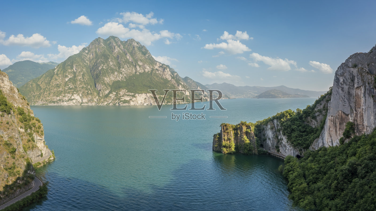 美无人机拍摄的伊塞奥湖照片摄影图片