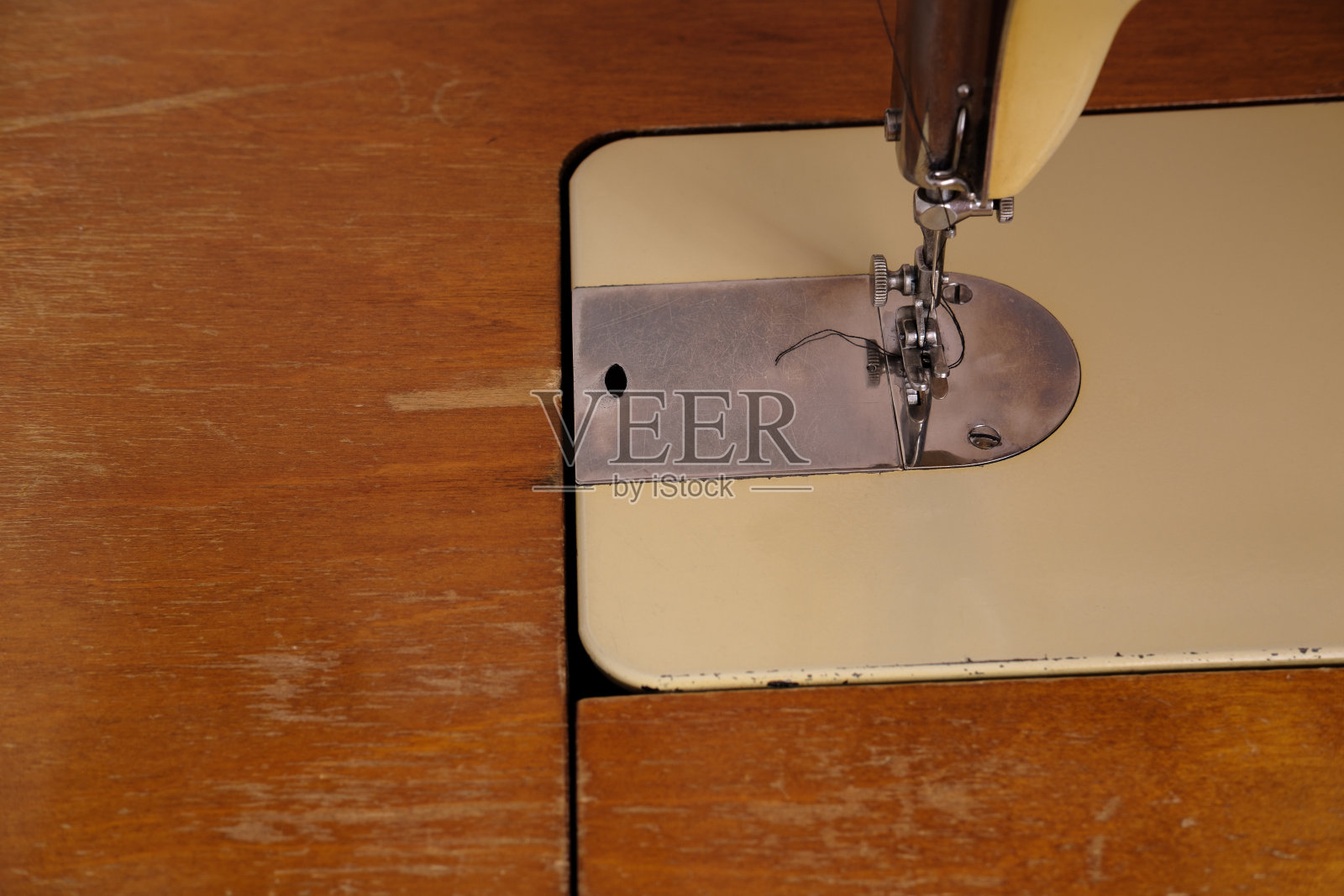 旧的缝纫机。照片摄影图片