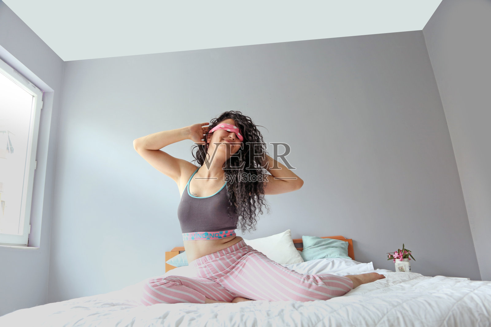 醒来后的床铺照片摄影图片