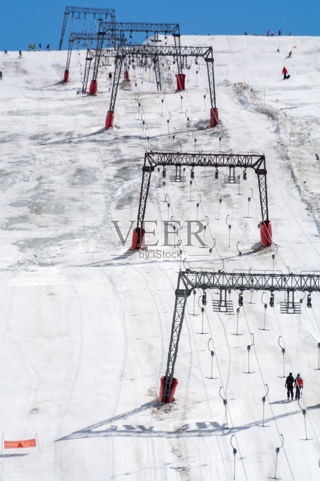 Les deux Alpes雪上运动胜地，终年积雪，夏季海拔3600米的冰川可滑雪照片摄影图片