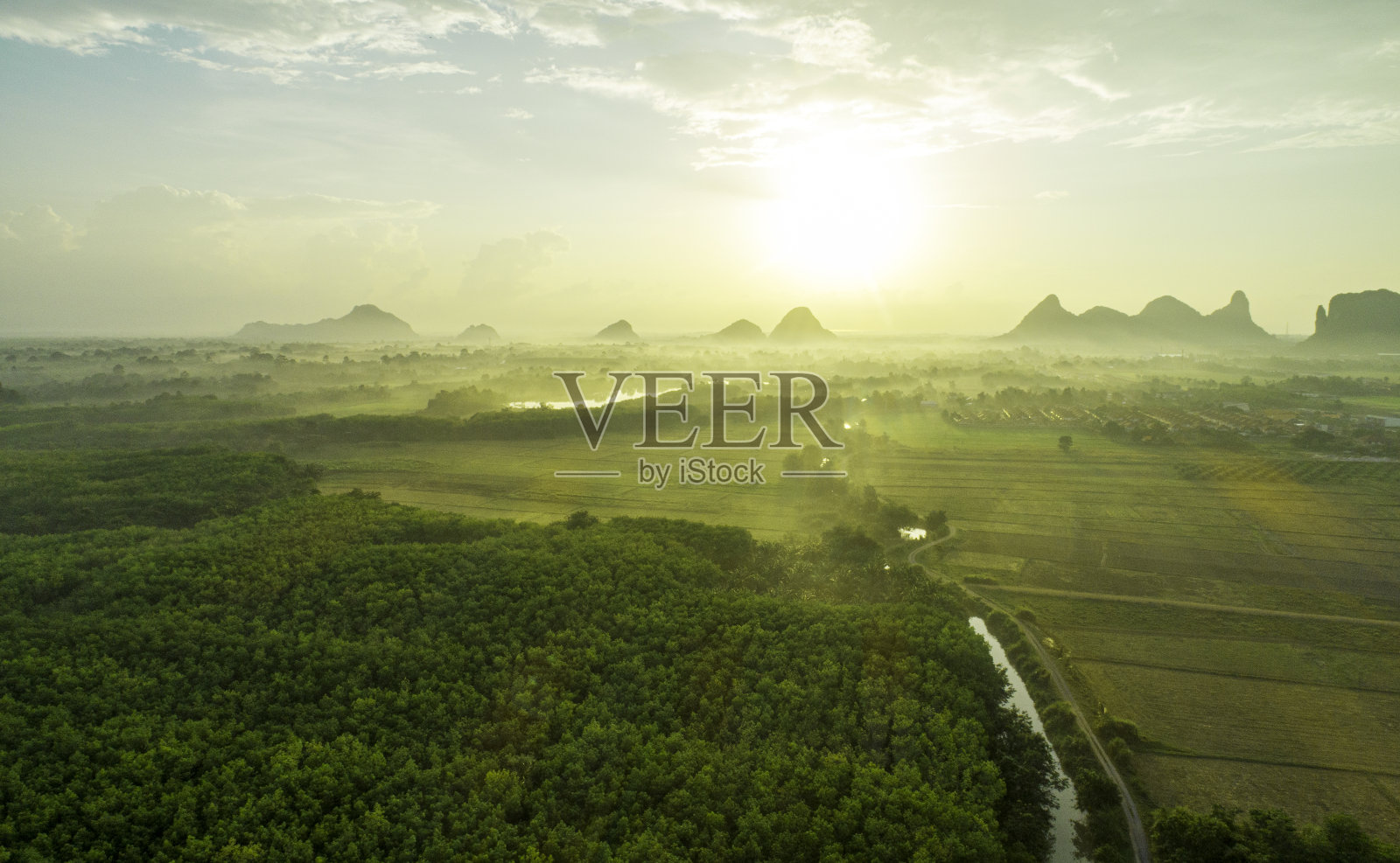 山的日出照片摄影图片