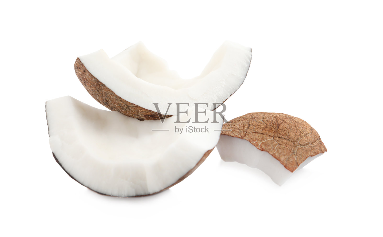 白色背景上的成熟椰子片照片摄影图片