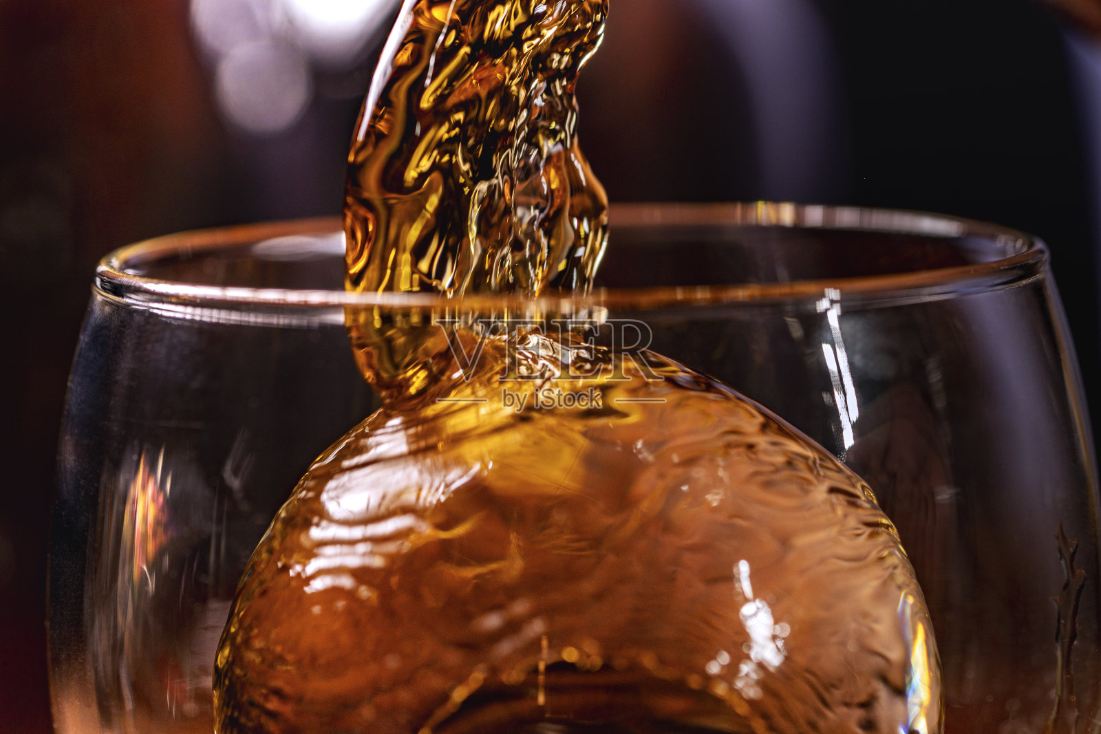 液体浇注照片摄影图片