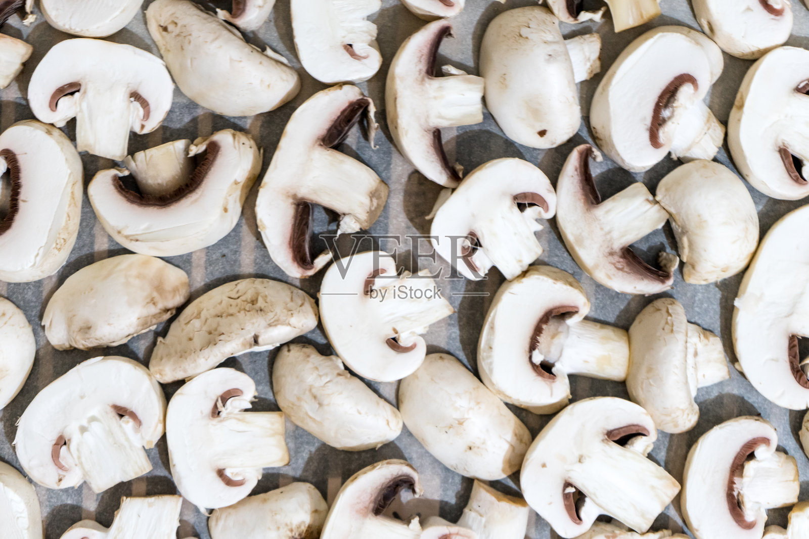 切片蘑菇晾干。特写照片。照片摄影图片