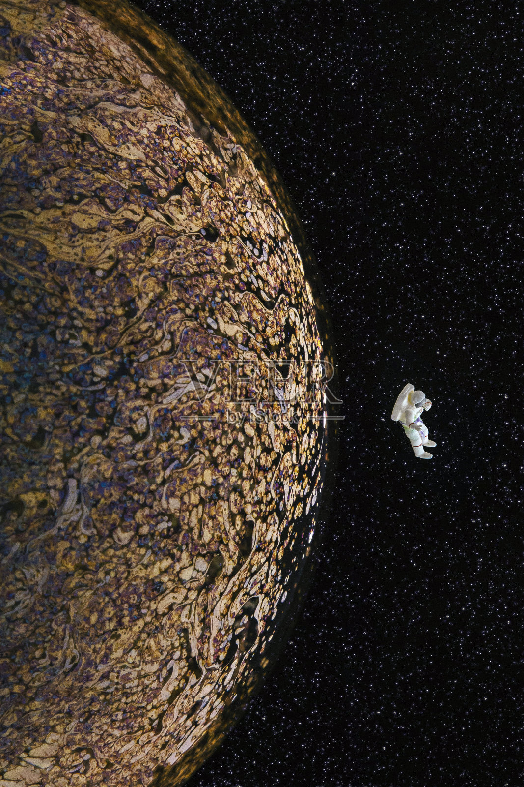 宇航员在一些奇怪的新行星上照片摄影图片