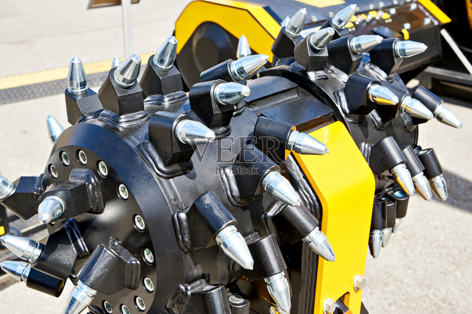 滚筒式液压切割机是挖掘机的附件照片摄影图片