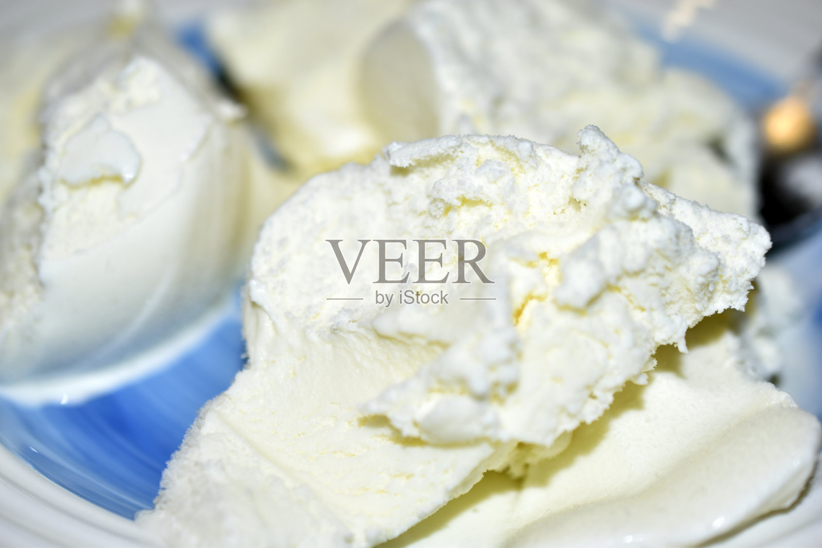 白色香草美味冰淇淋在一个罐子照片摄影图片