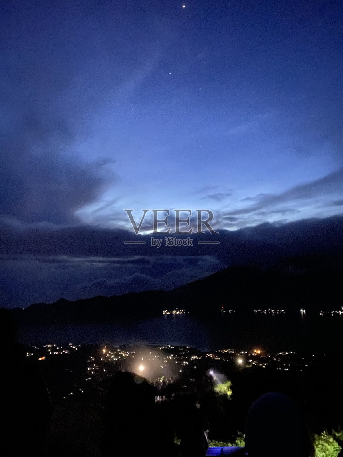 印尼巴厘岛阿贡火山的日出照片摄影图片