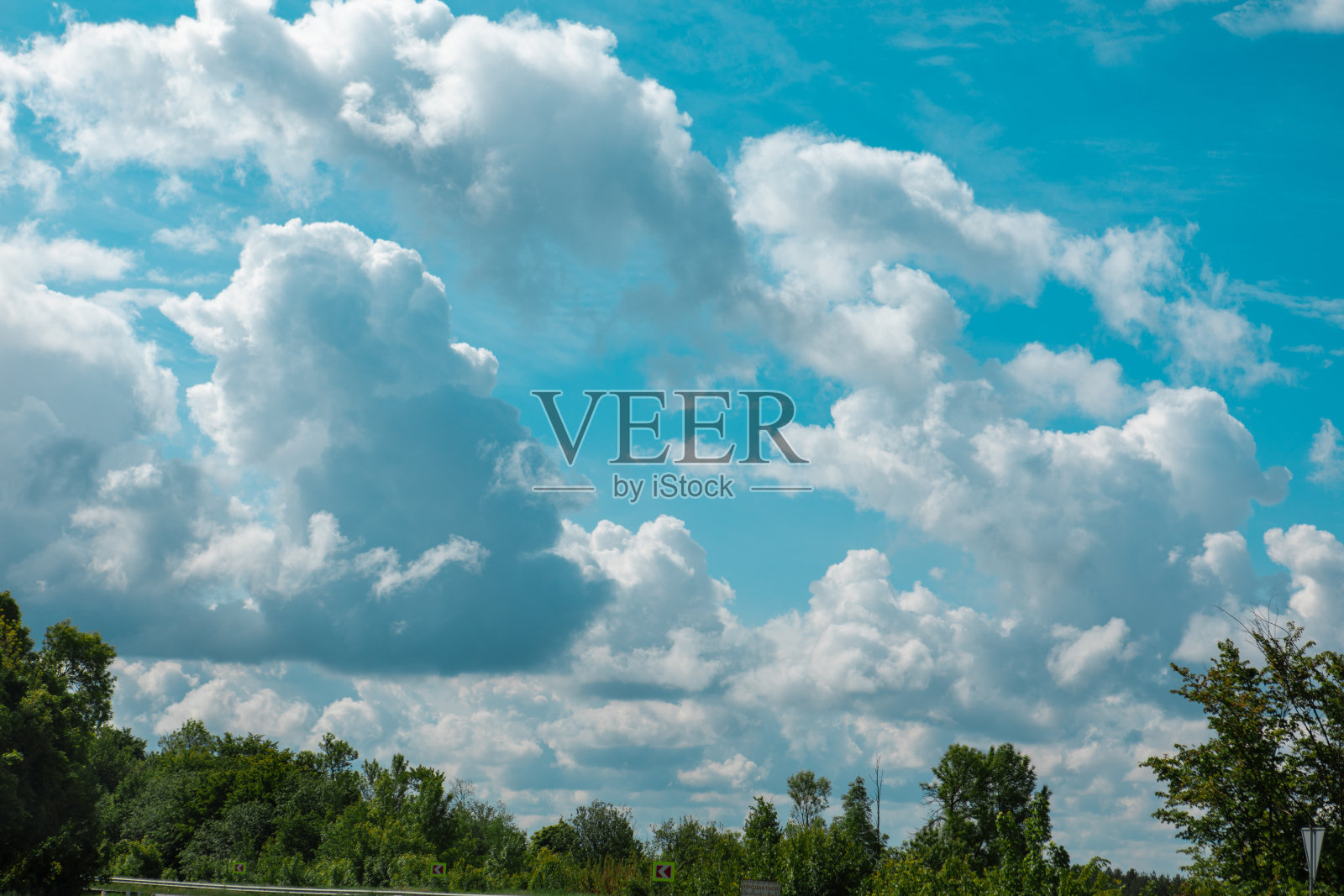 蓝天上的白云照片摄影图片