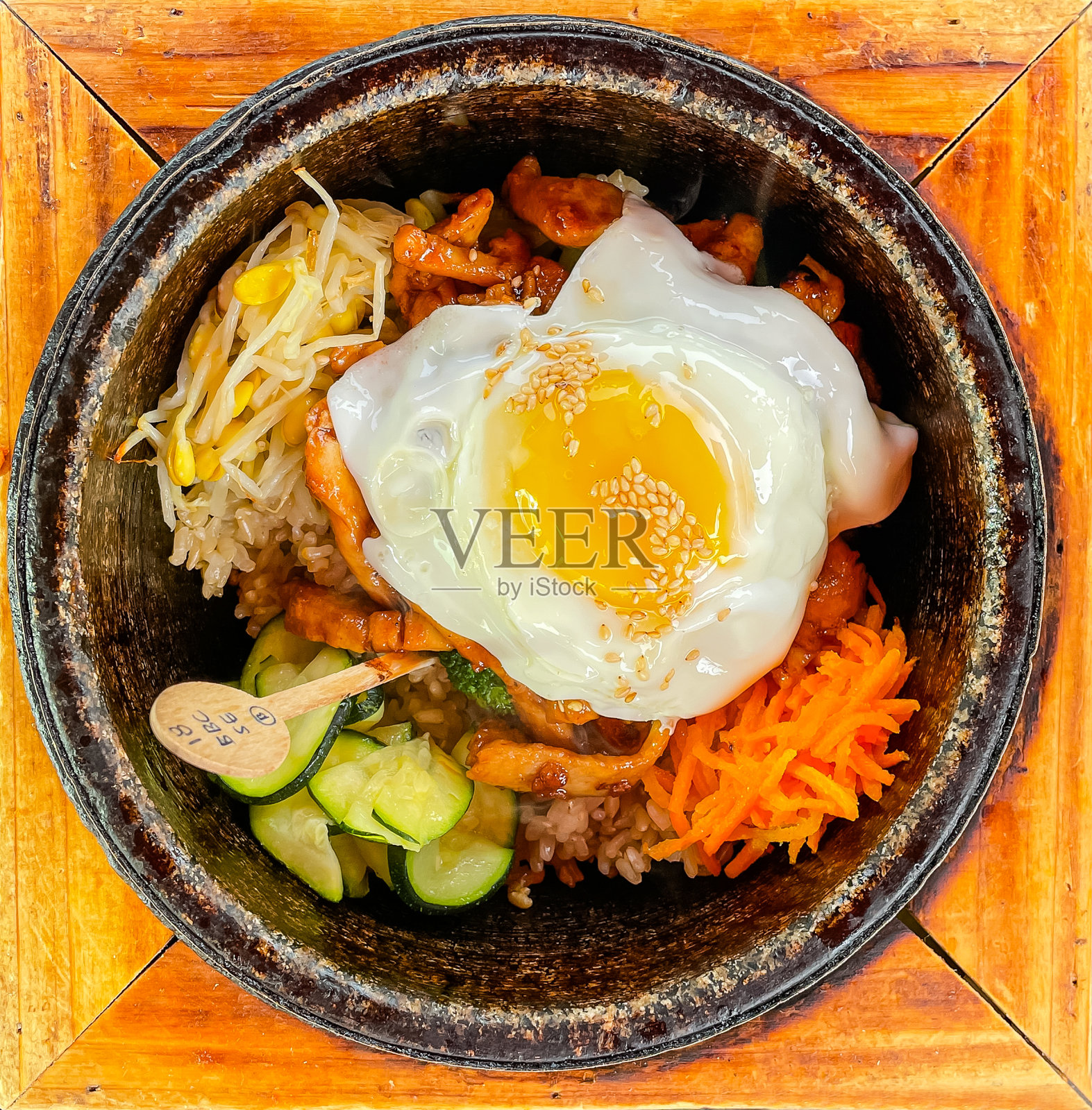 正宗的韩国热石碗照片摄影图片