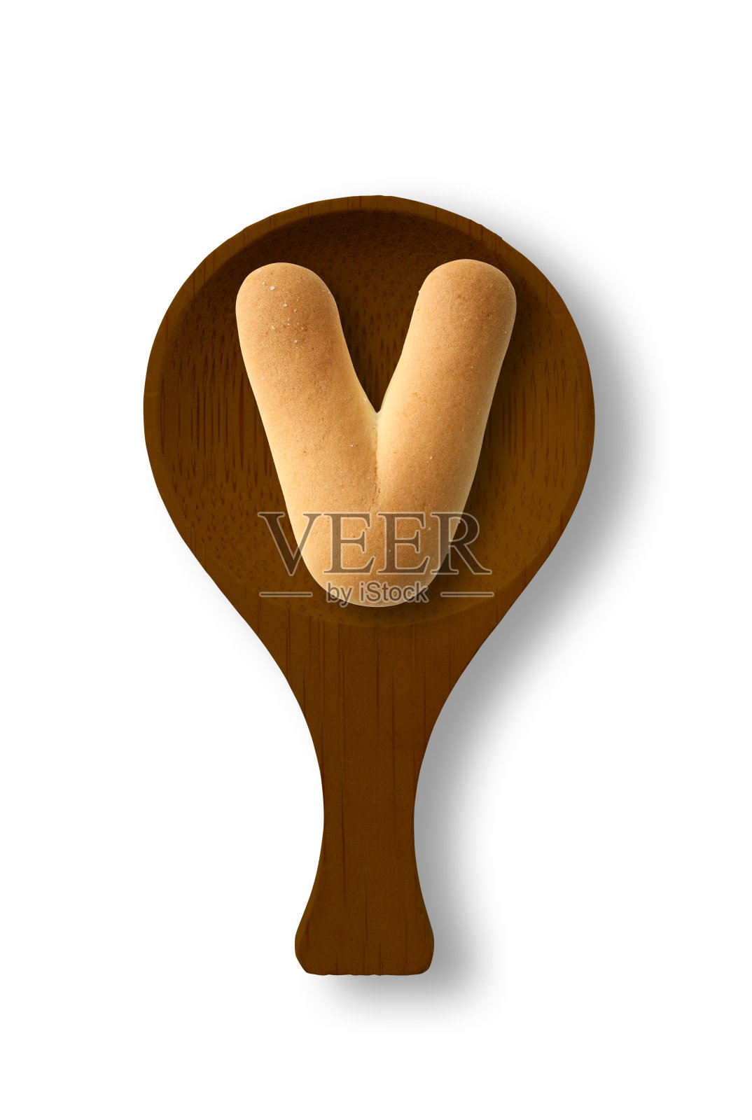 孤立的照片的大写字母饼干V上的木勺，在白色的背景照片摄影图片