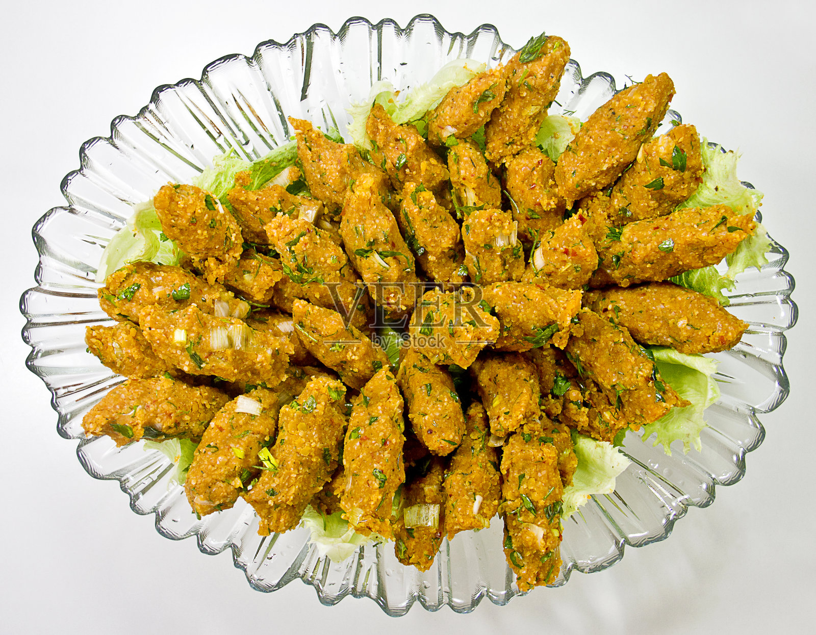 土耳其小扁豆面包，用碎小麦干和小扁豆做成照片摄影图片