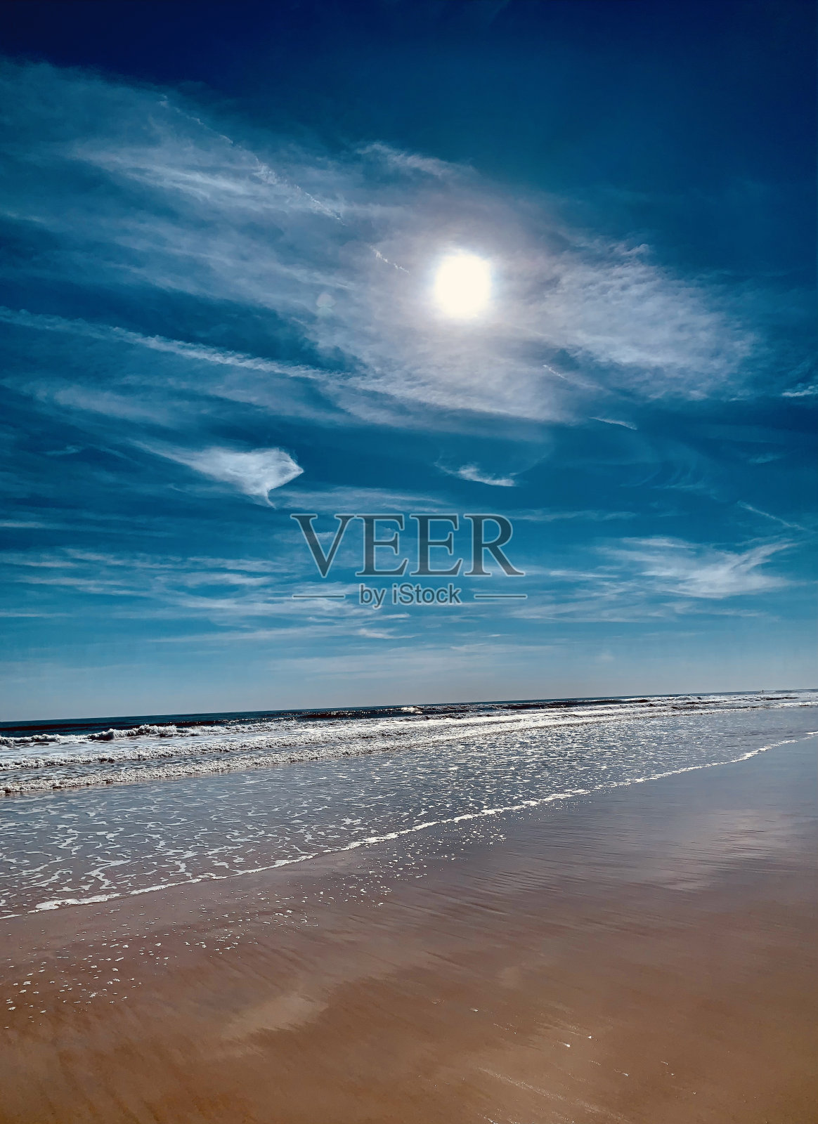 沙滩上的日出照片摄影图片