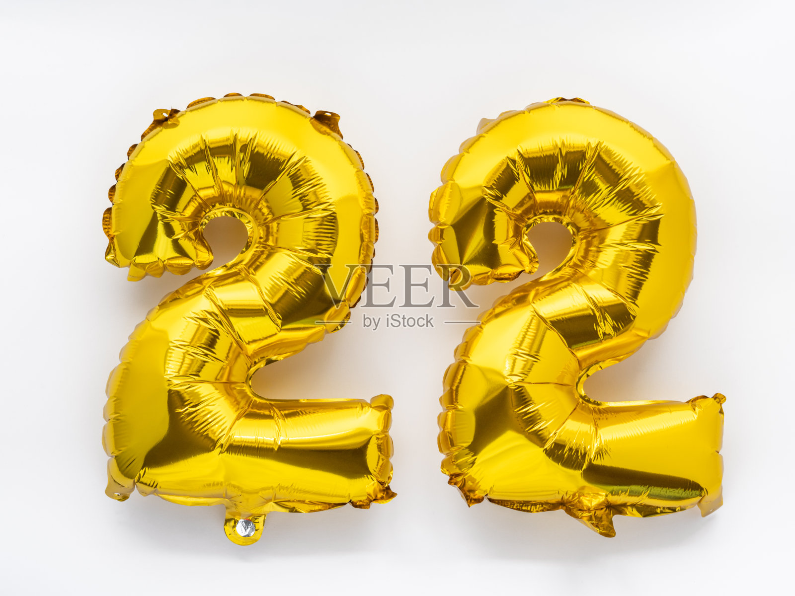 22金箔气球数字派对装饰在白色的背景，生日纪念日的概念照片摄影图片