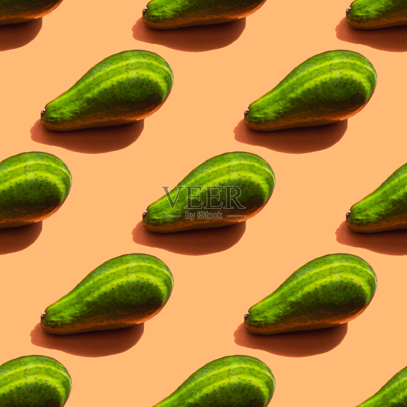 一个成熟的绿色鳄梨图案，有阴影和条纹照片摄影图片