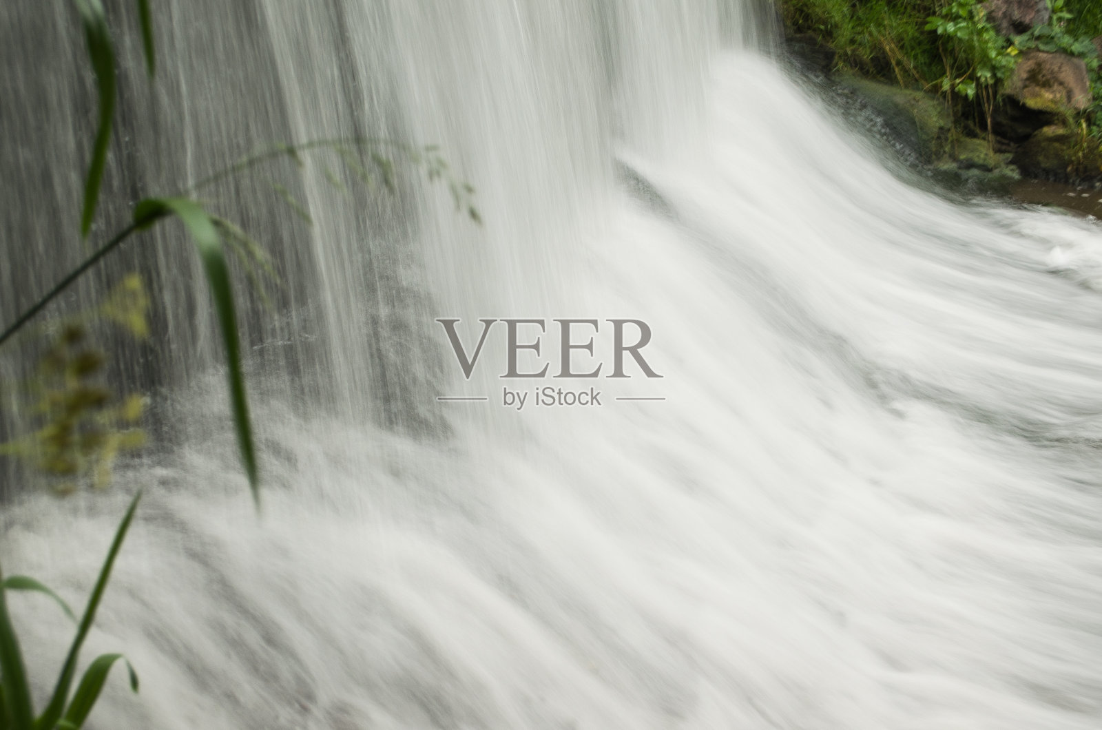 拉脱维亚Priekule的Virga河大坝照片摄影图片