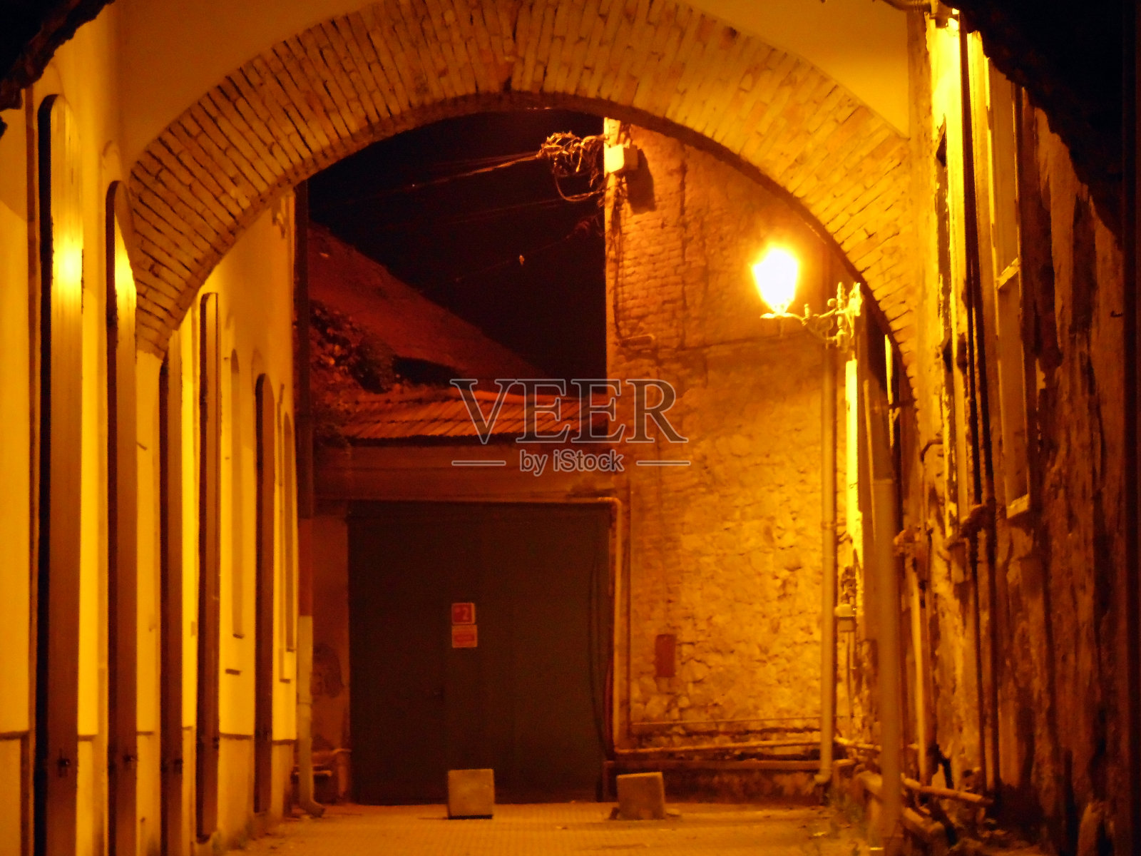 夜晚的巴亚街照片摄影图片