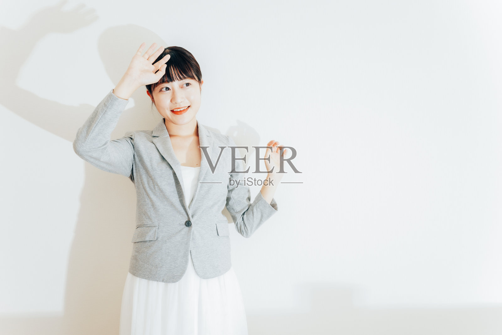 办公室里的新鲜女商人照片摄影图片