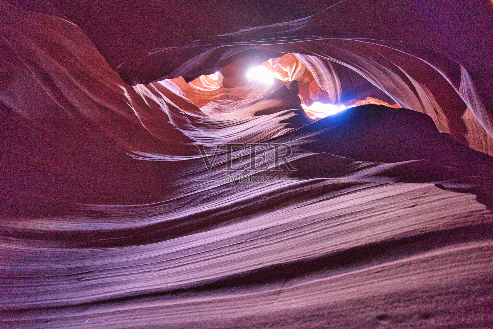 羚羊峡谷是世界上最著名的裂隙峡谷之一。照片摄影图片