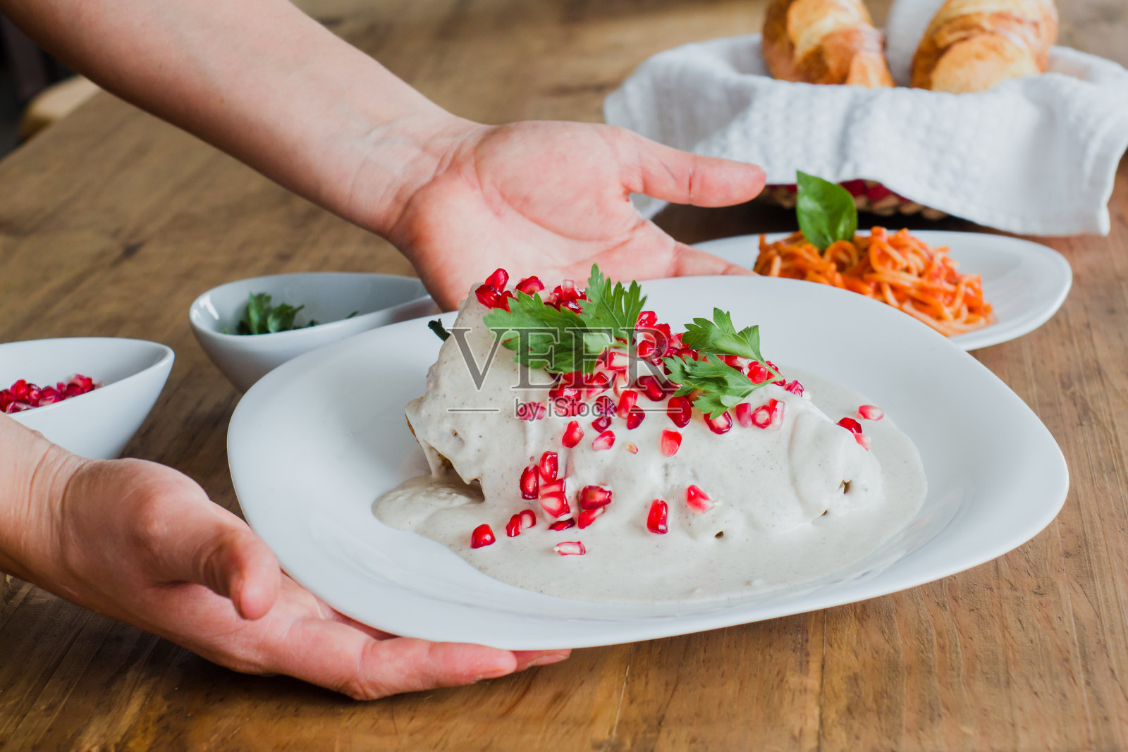 智利恩诺加达手煮墨西哥传统普埃布拉墨西哥食物照片摄影图片