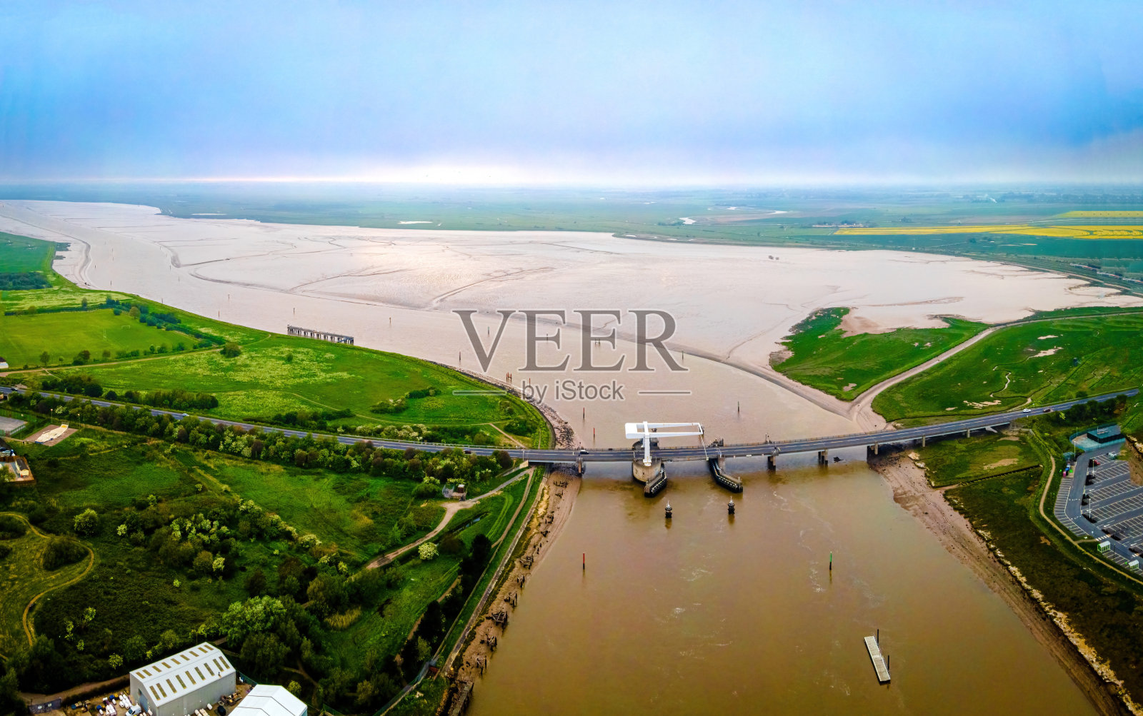 英国东海岸度假小镇大雅茅斯阴天的鸟瞰图照片摄影图片