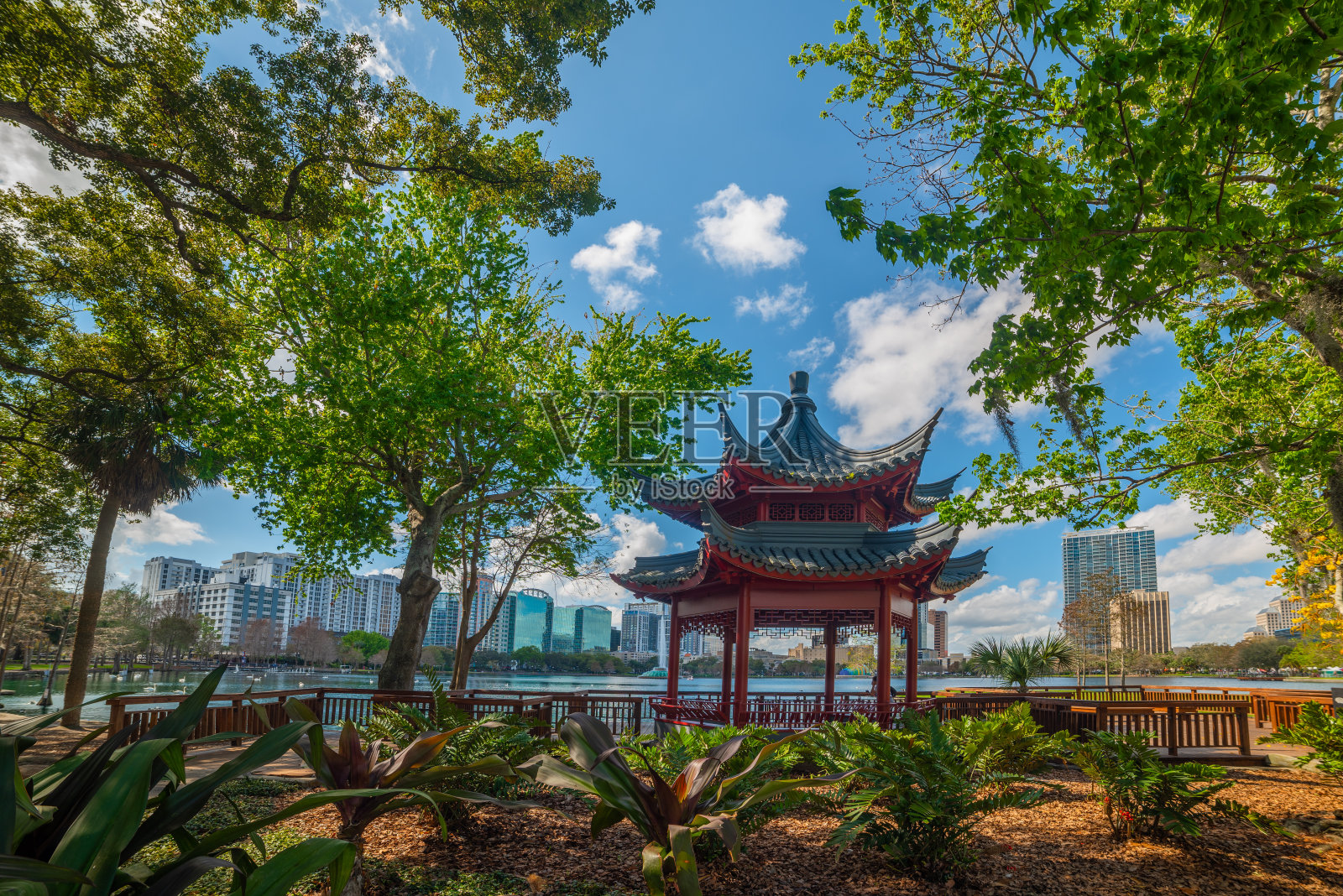 奥兰多伊奥拉湖公园的中国宝塔照片摄影图片