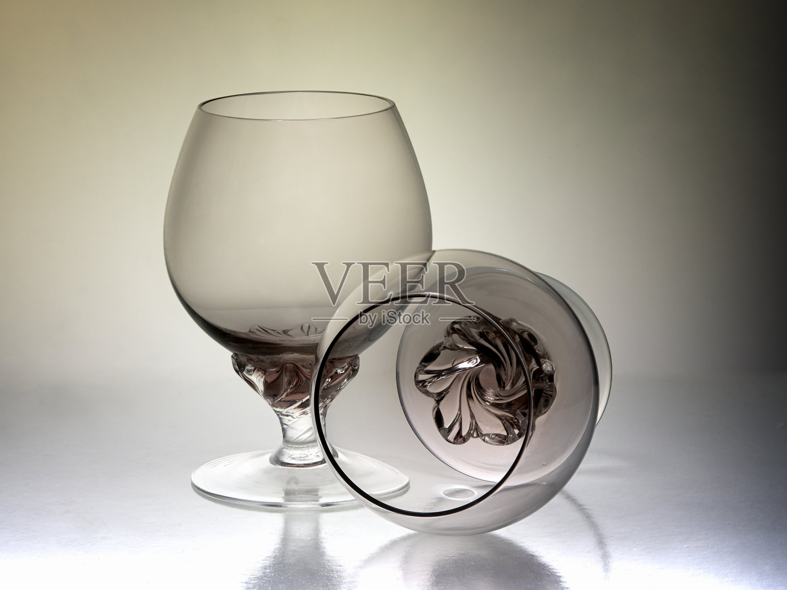 两副特写复古眼镜照片摄影图片