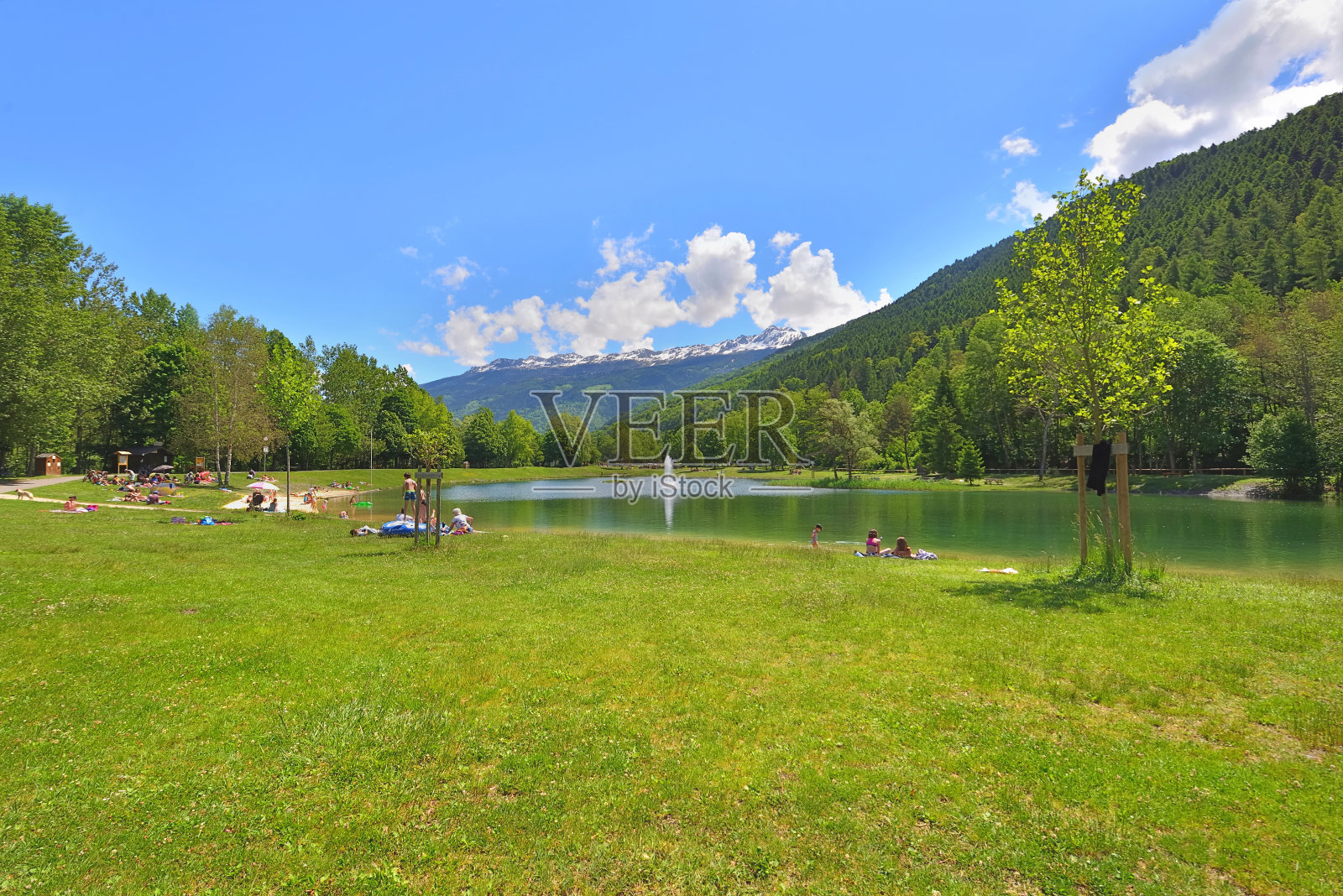 位于法国阿尔卑斯山的塔伦泰斯山谷的一个休闲公园里照片摄影图片