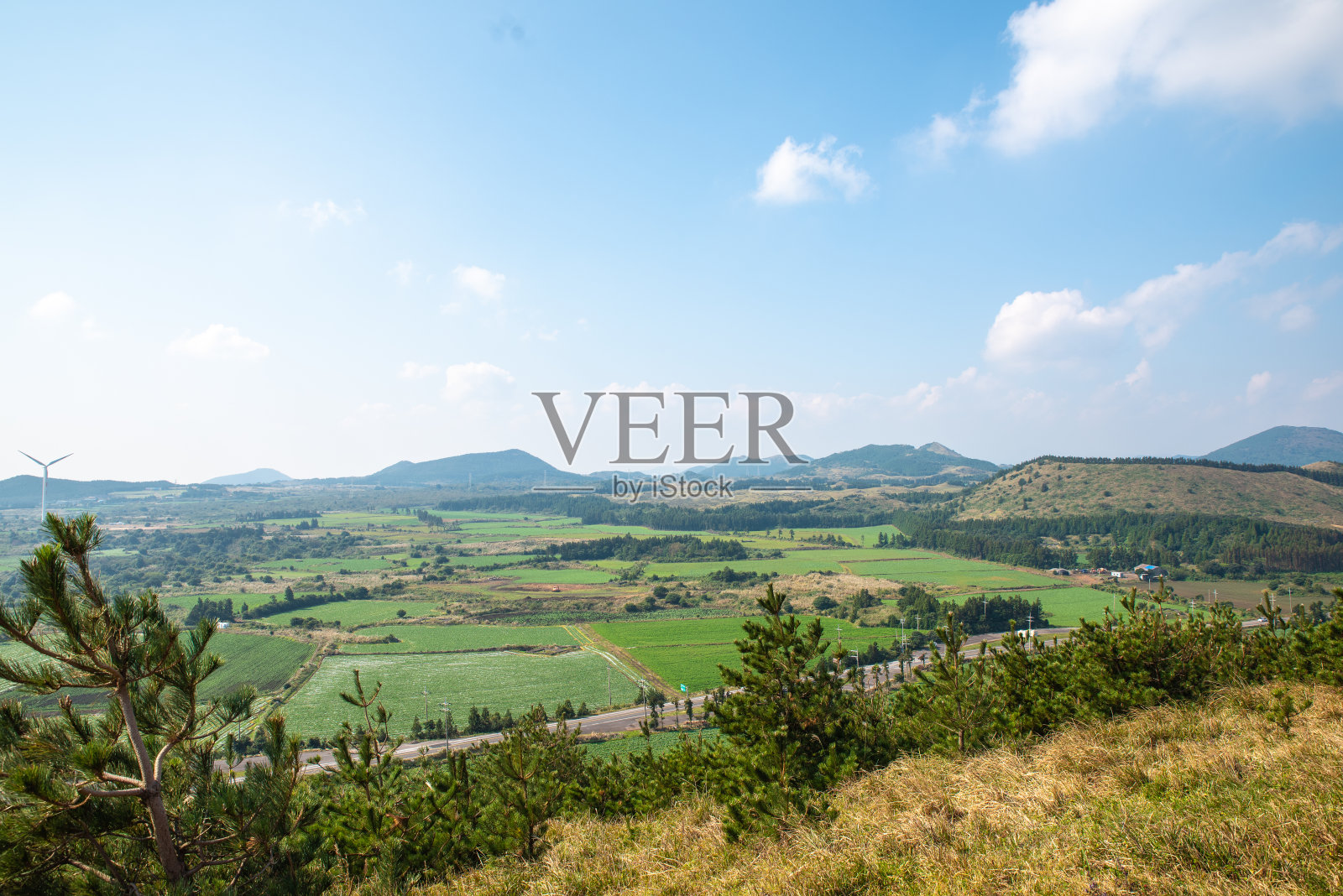 济州岛有许多山峰。照片摄影图片