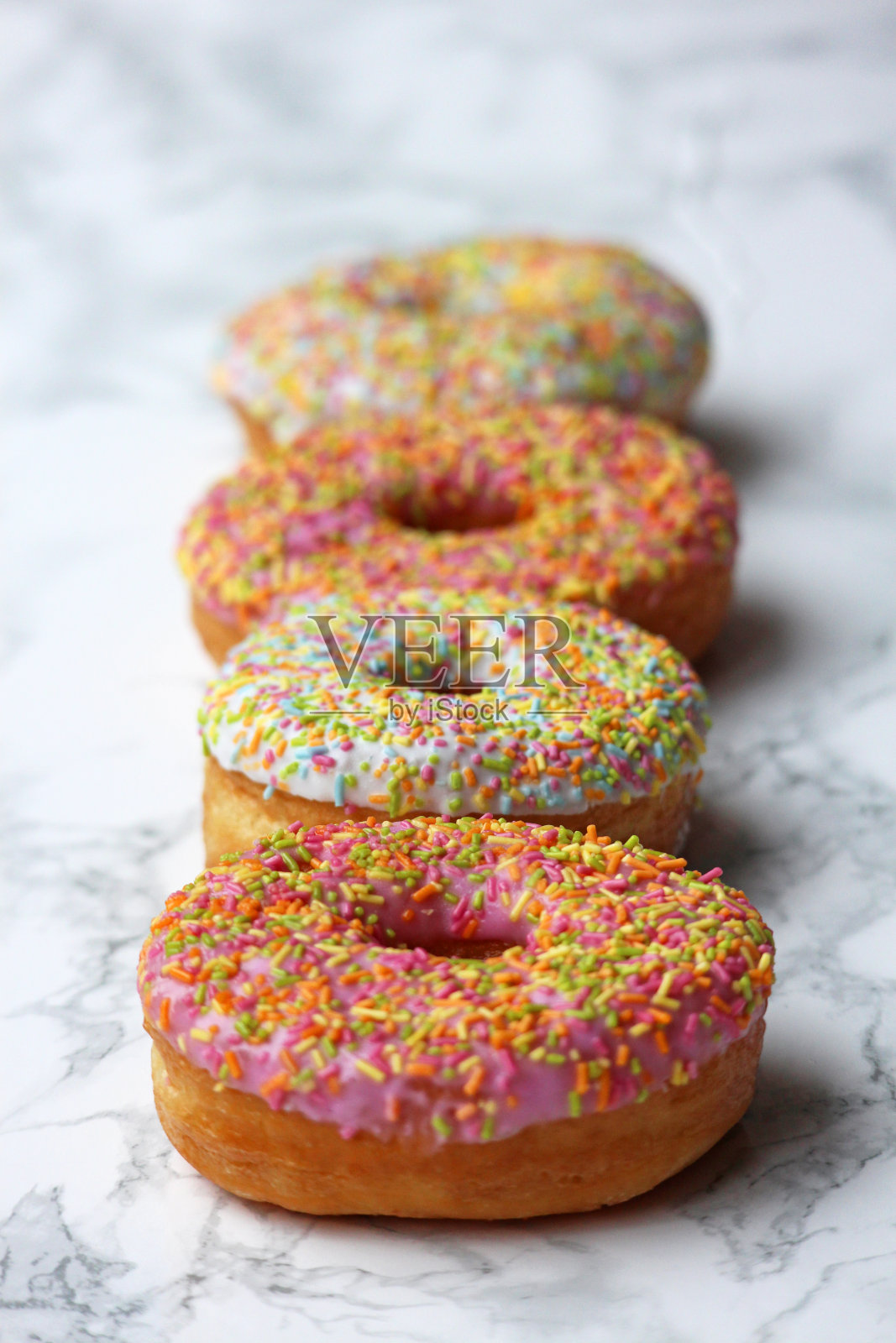 一行的甜甜圈照片摄影图片